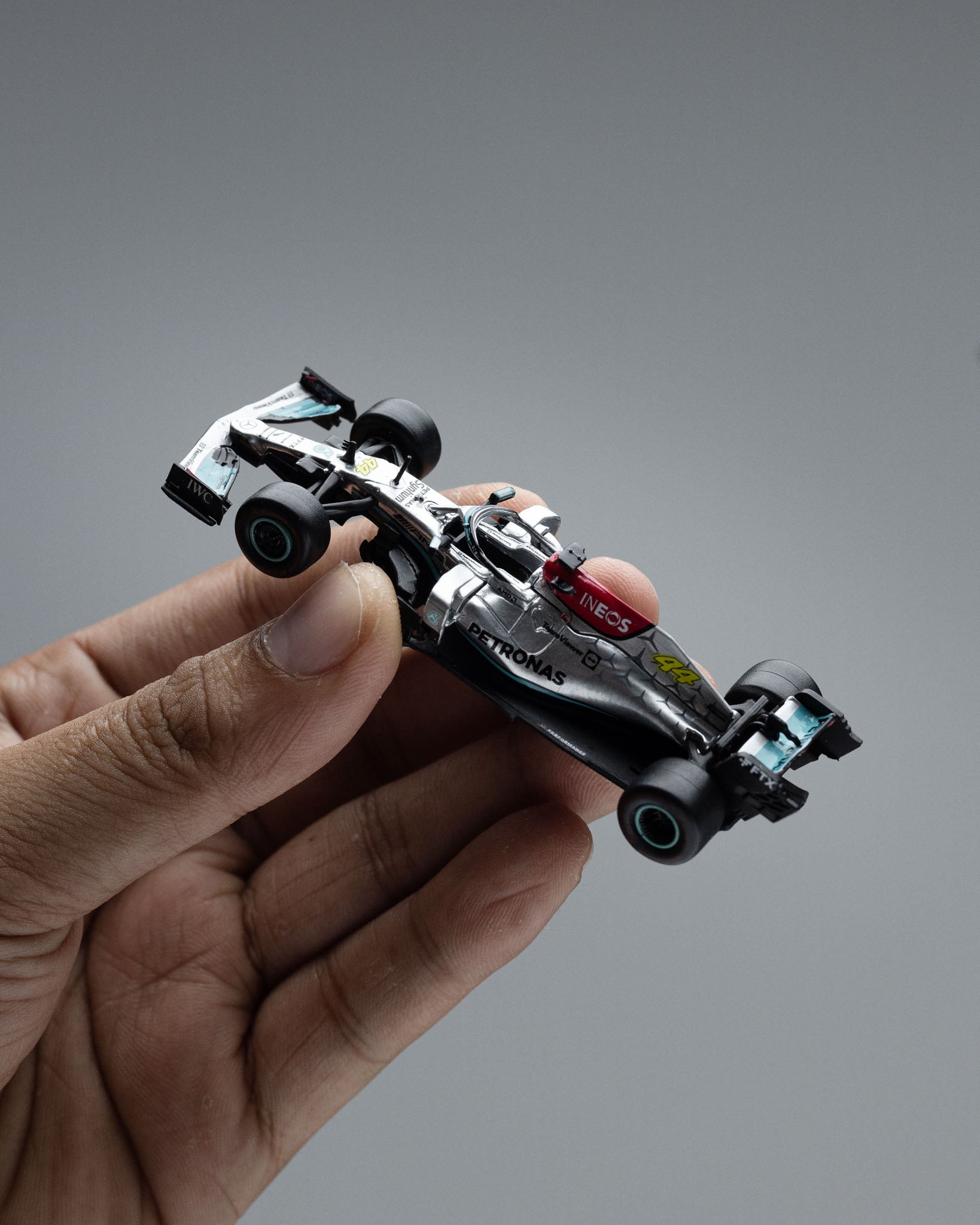 TARMAC WORKS 1:64 MERCEDES-AMG F1 W12 E PERFORMANCE T64G-F037-LV