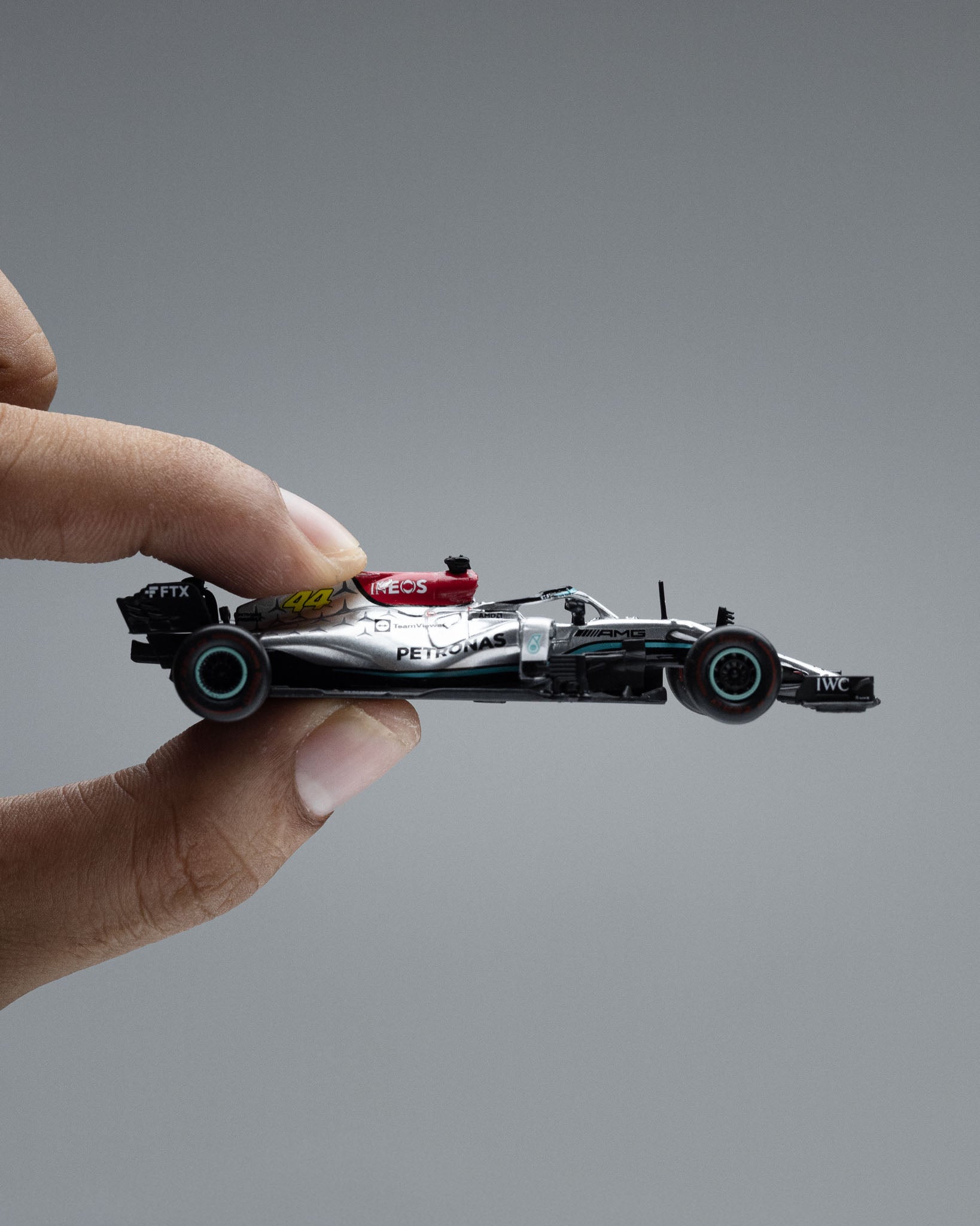 TARMAC WORKS 1:64 MERCEDES-AMG F1 W12 E PERFORMANCE T64G-F037-LV