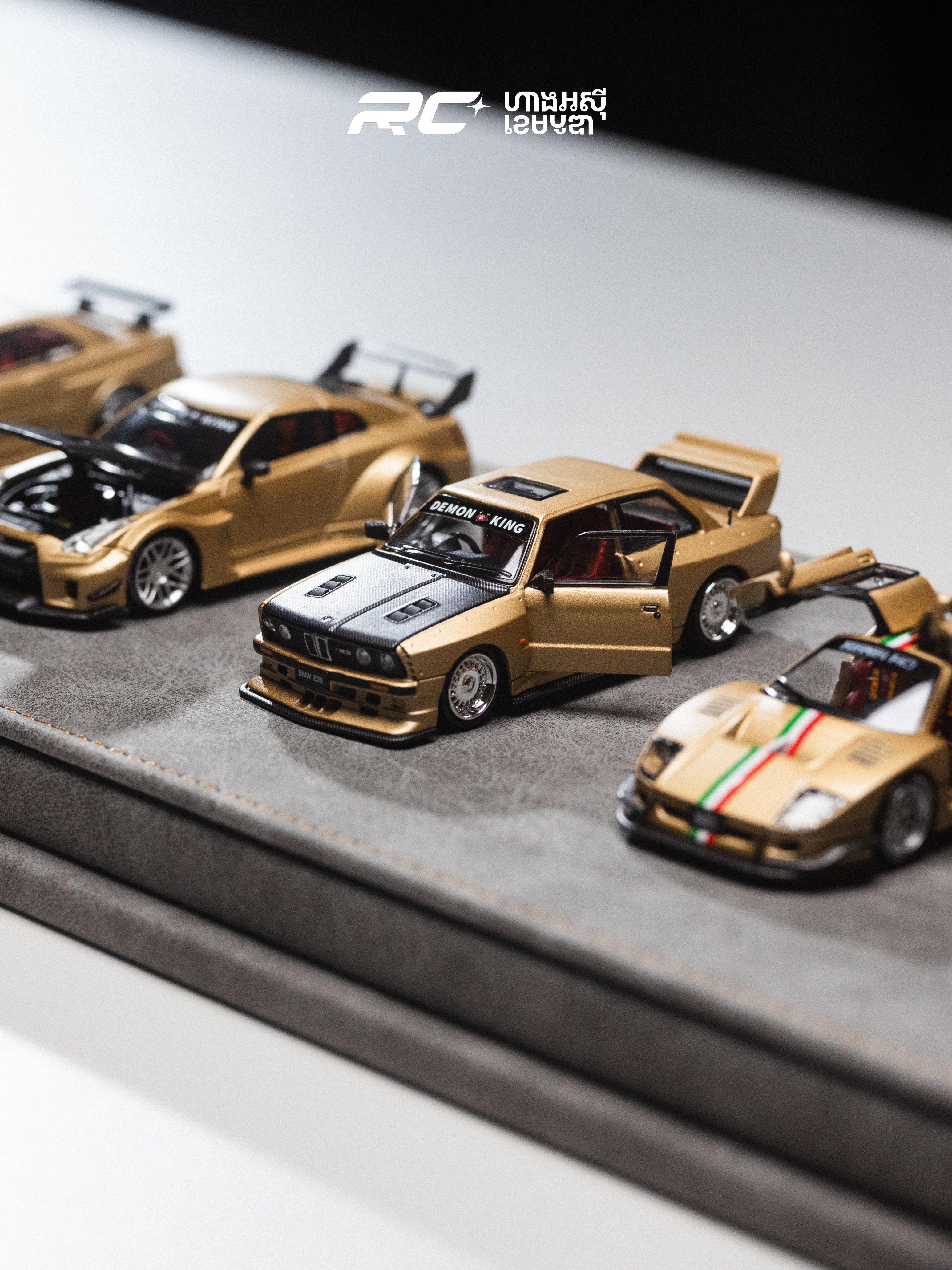 ( 7 Cars ) Gold and Carbon  ( Chase car ) HEC Beijing Exhibition Limited Edition
