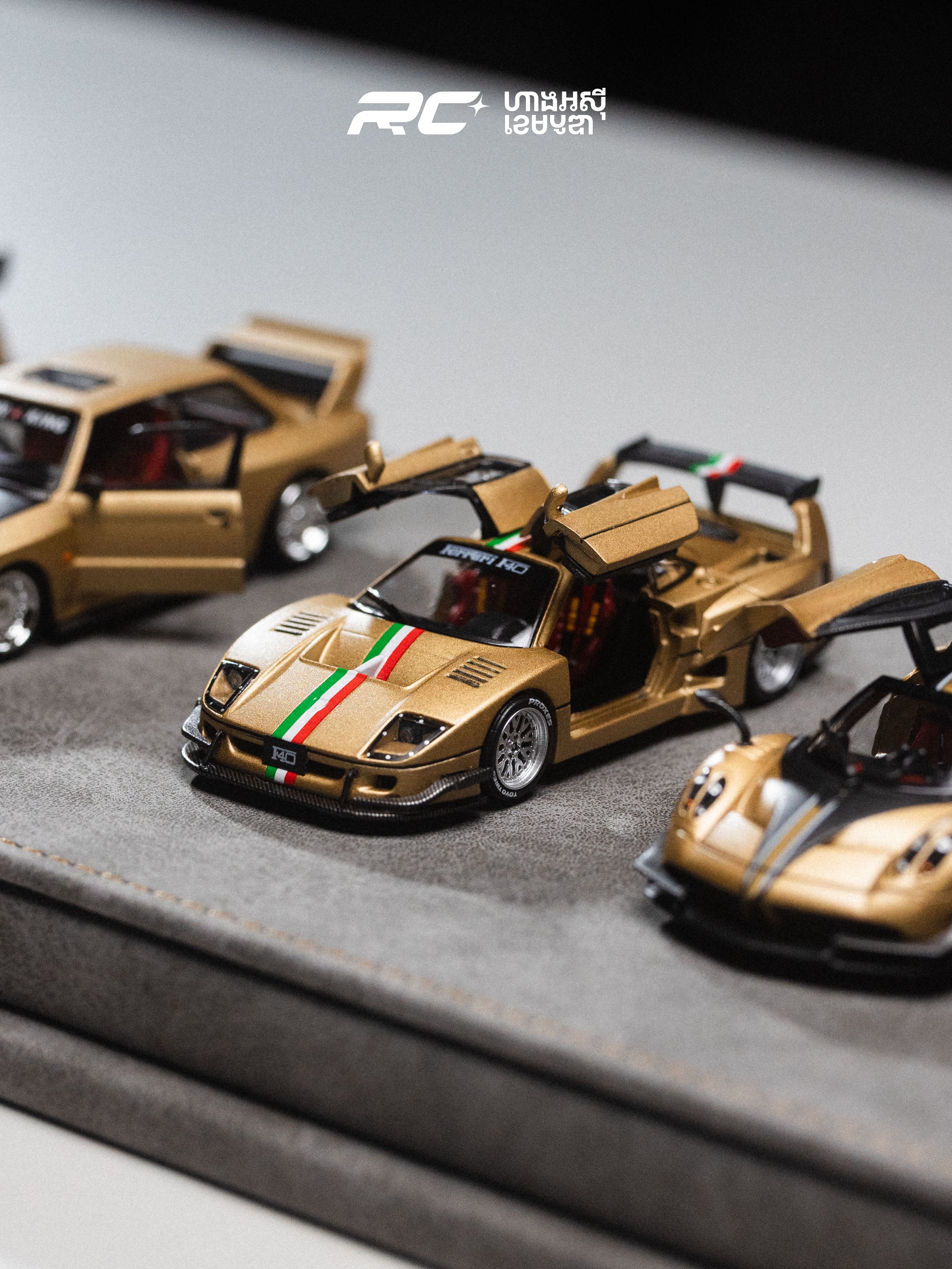 ( 7 Cars ) Gold and Carbon  ( Chase car ) HEC Beijing Exhibition Limited Edition
