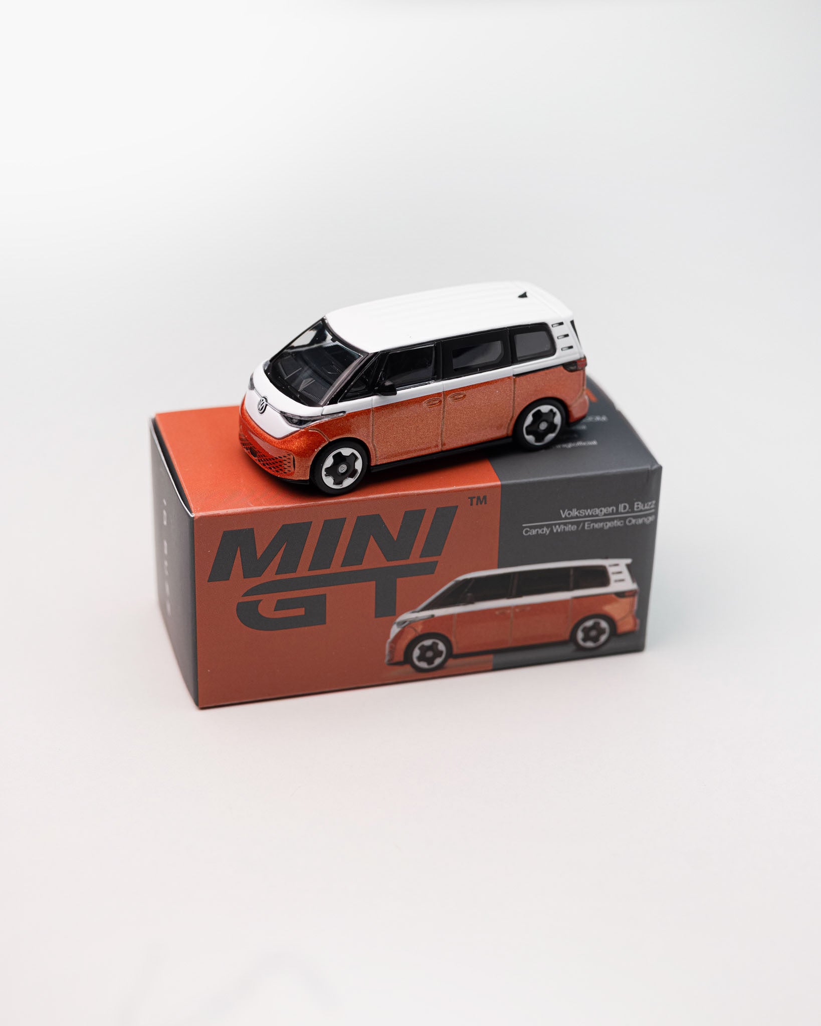 MINIGT - VOLKSWAGEN ID.BUZZ CANDY WHITE / ENERGETIC ORANGE MGT01061-L