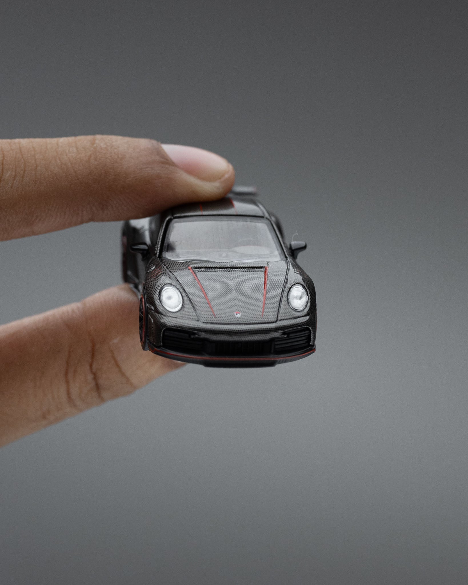 POP RACE 1:64 Porsche Stinger 992 Carbon Edition (Red Line) - PR640192