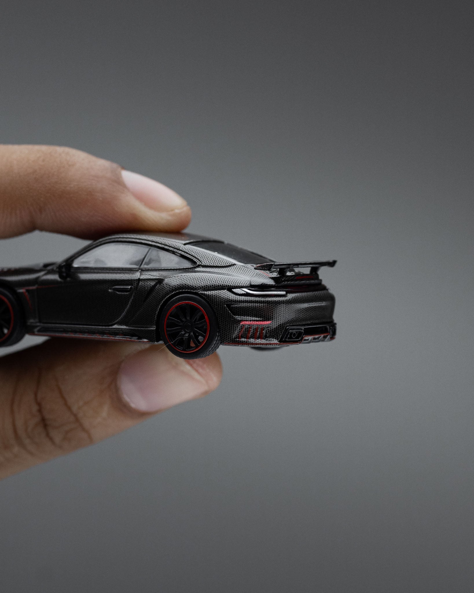 POP RACE 1:64 Porsche Stinger 992 Carbon Edition (Red Line) - PR640192