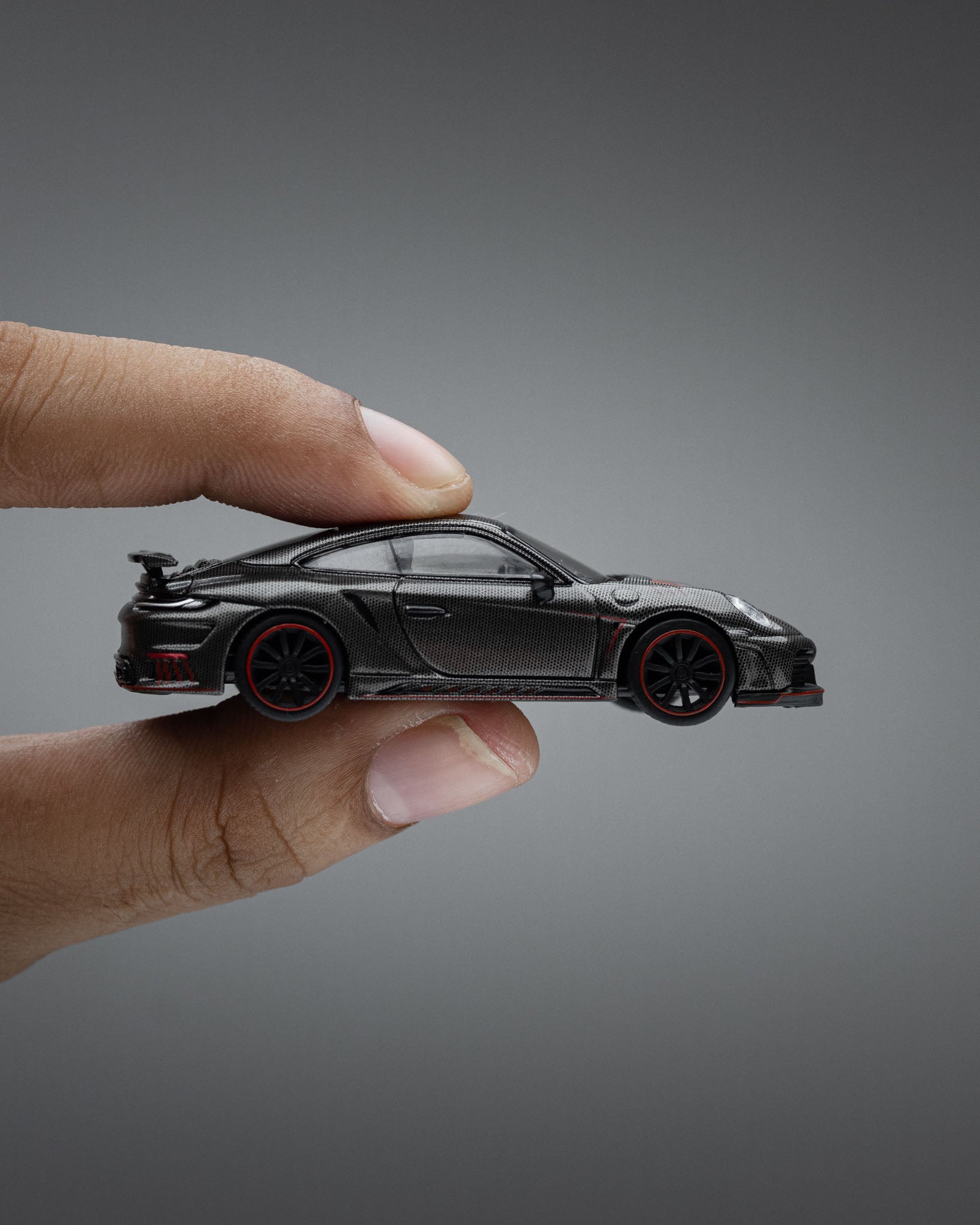 POP RACE 1:64 Porsche Stinger 992 Carbon Edition (Red Line) - PR640192