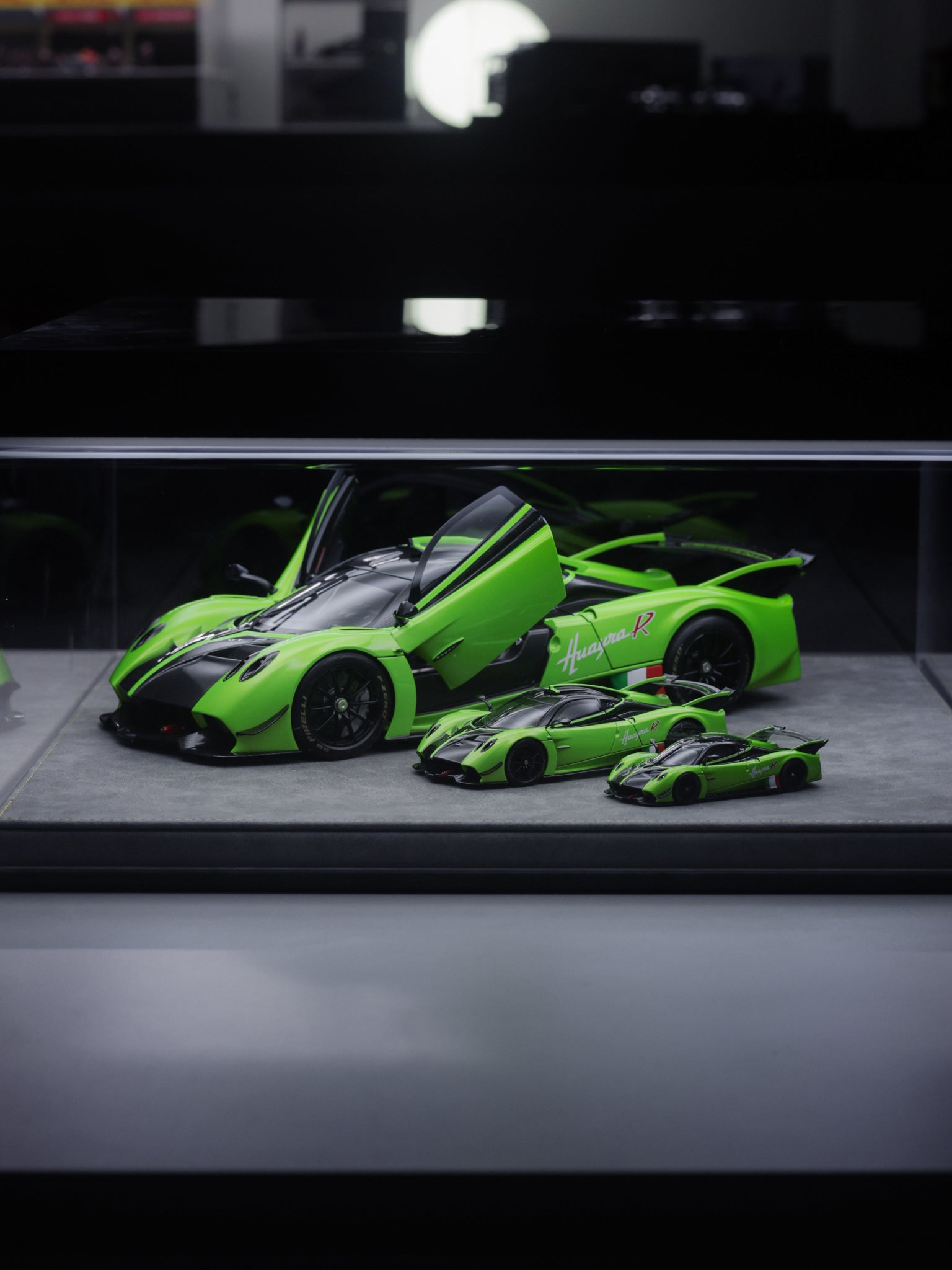 Set 1/18 ,1/43, 1/64 LCD PAGANI HUAYRA R GREEN