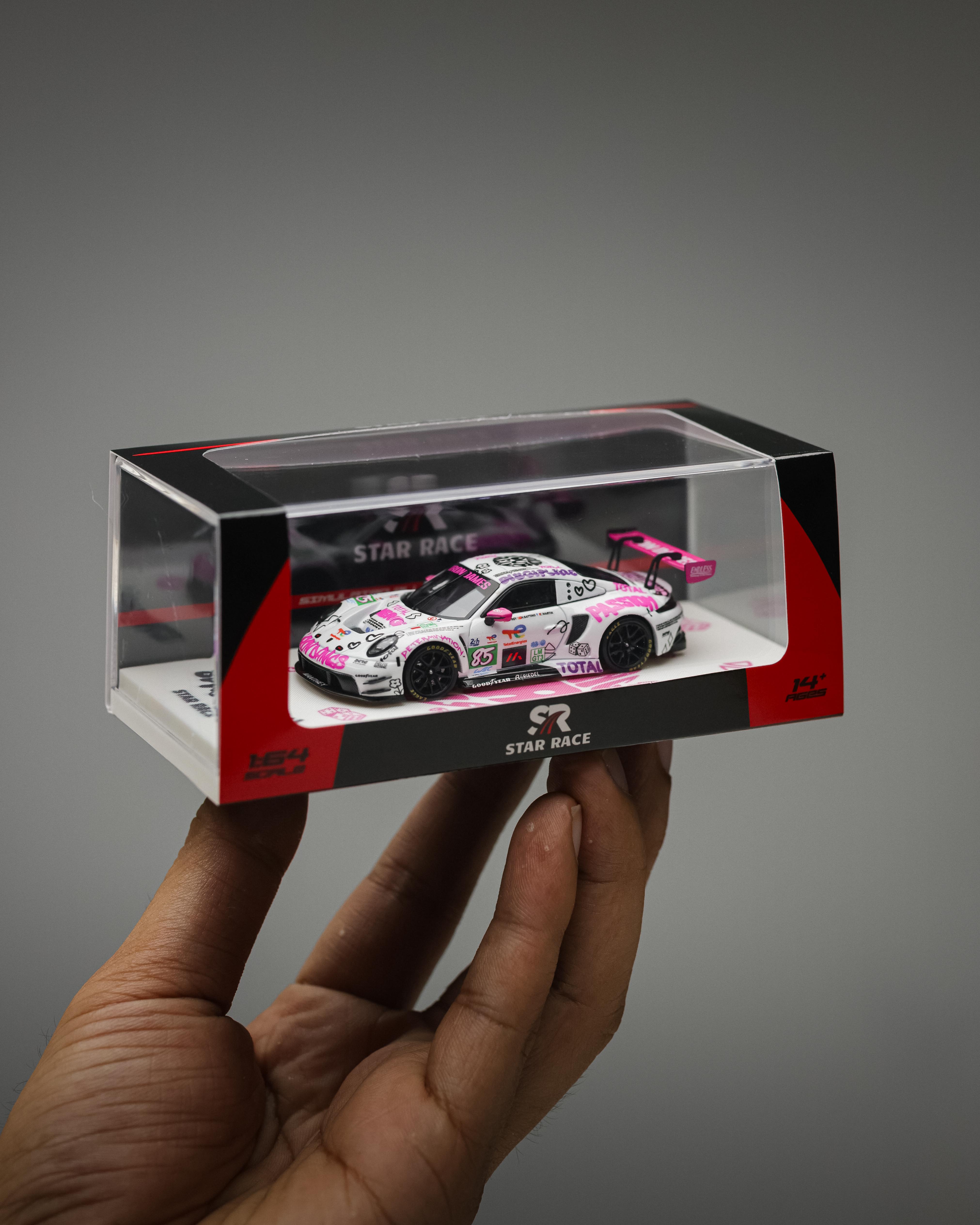 STAR RACE - 1/64 Porsche 911 GT3 Iron Dames livery 24 Hours of Le Mans