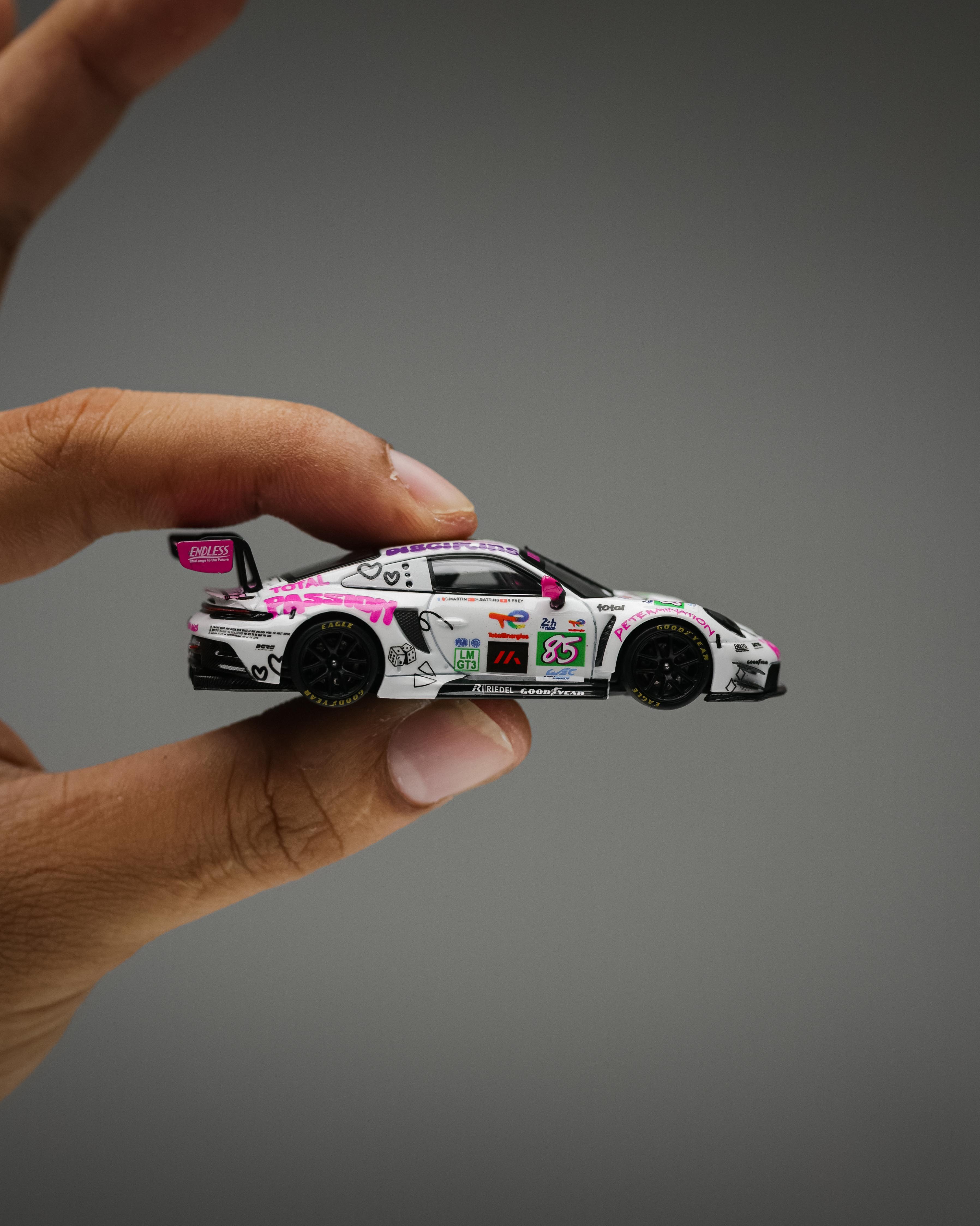 STAR RACE - 1/64 Porsche 911 GT3 Iron Dames livery 24 Hours of Le Mans