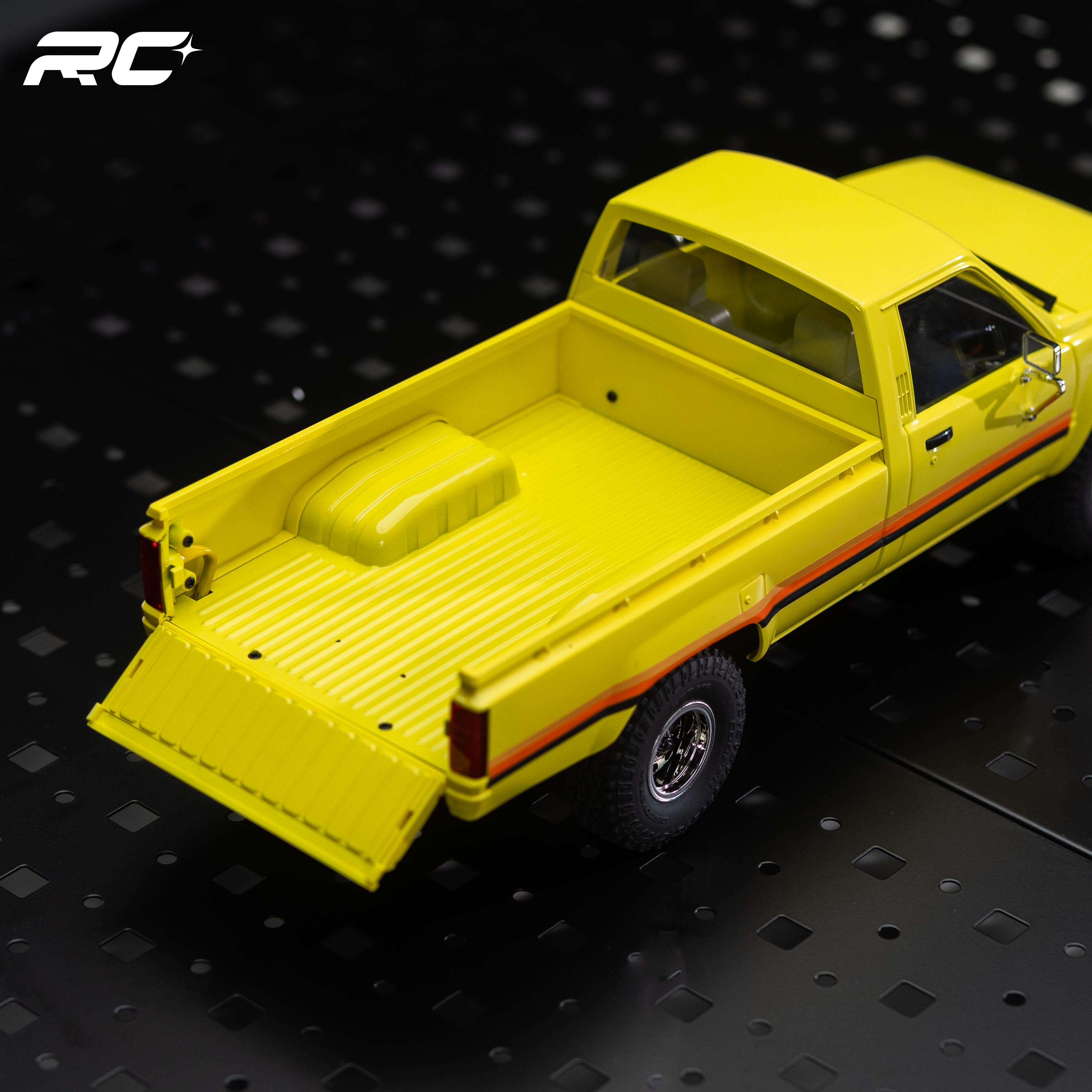 FMS 1:18 TOYOTA Hilux RTR Yellow