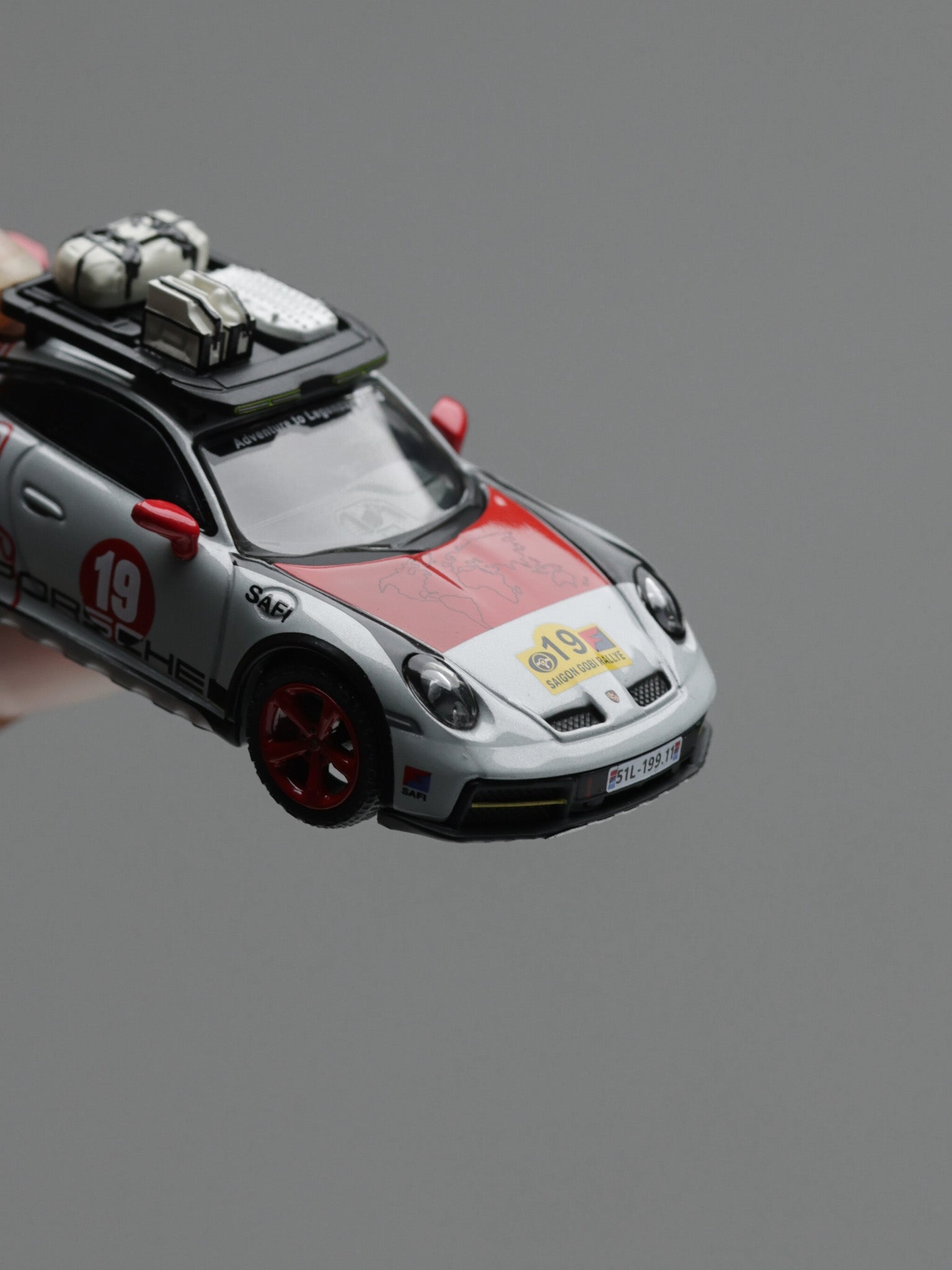 MINI GT: 1/64 Porsche 911 Dakar "Uncle Rally" LHD