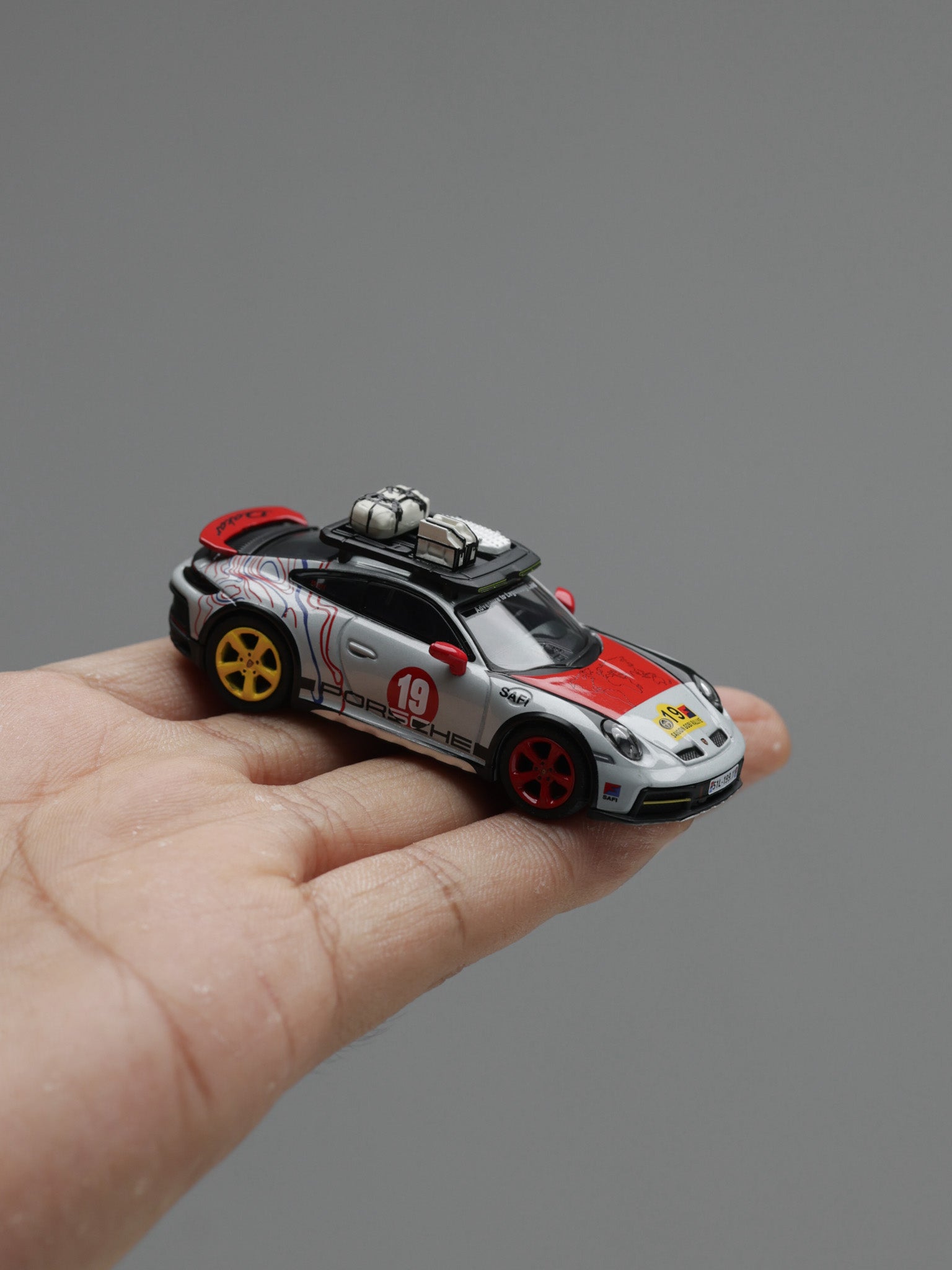 MINI GT: 1/64 Porsche 911 Dakar "Uncle Rally" LHD