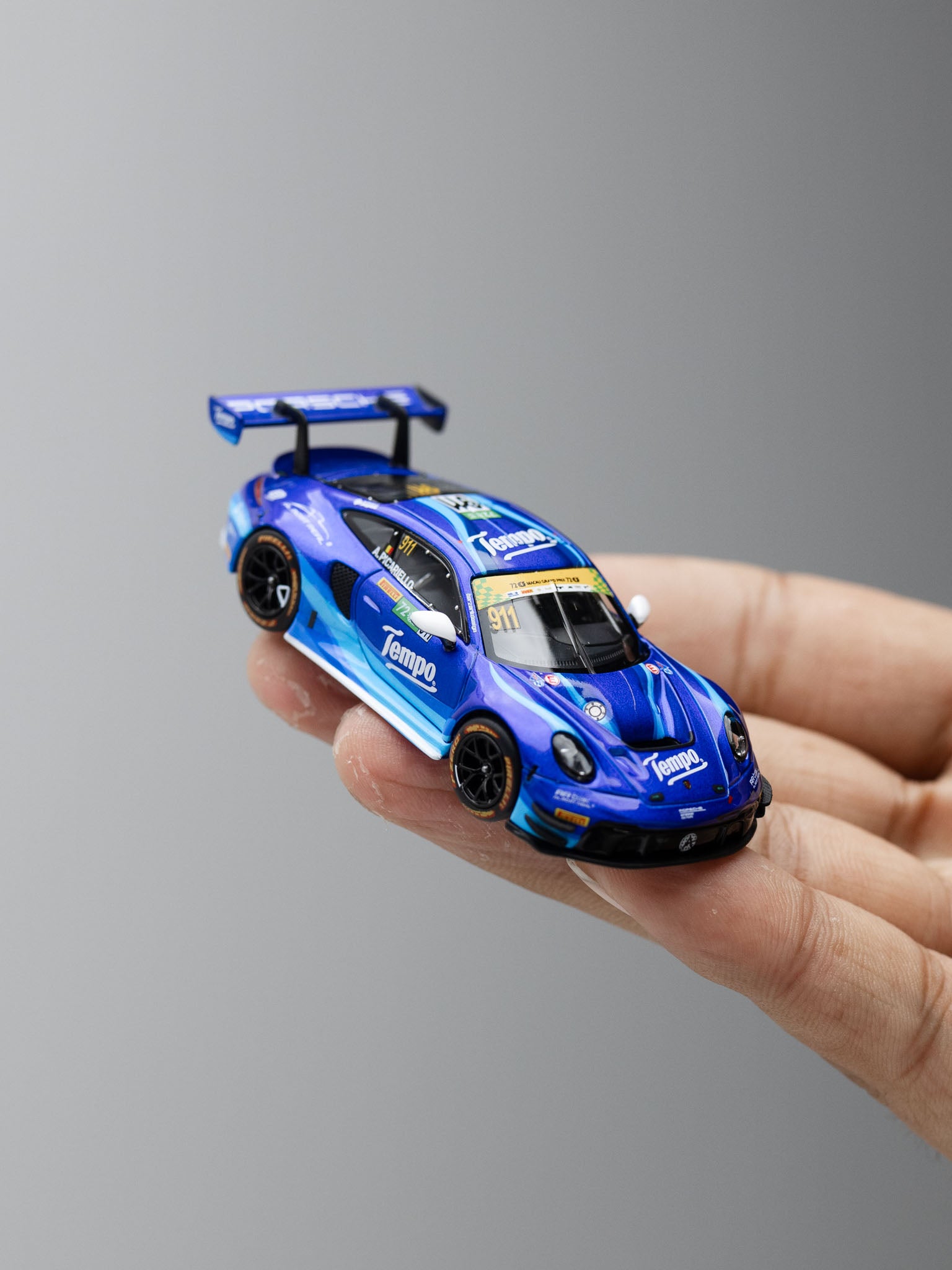 AR Box 1:64 Porsche 992 GT3 R