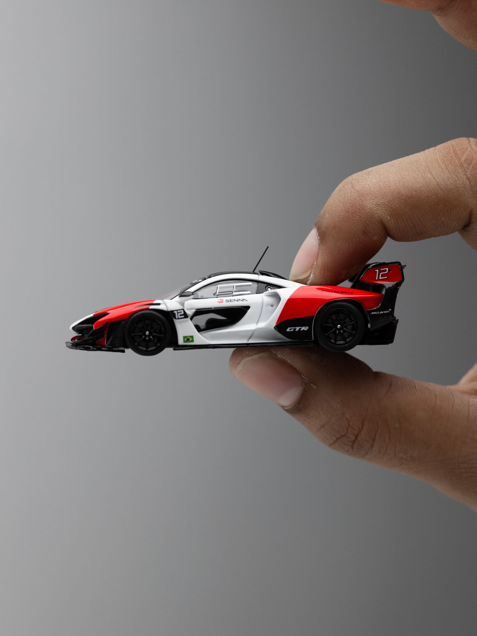 LCD 1:64 Mclaren Senna GTR Marlboro
