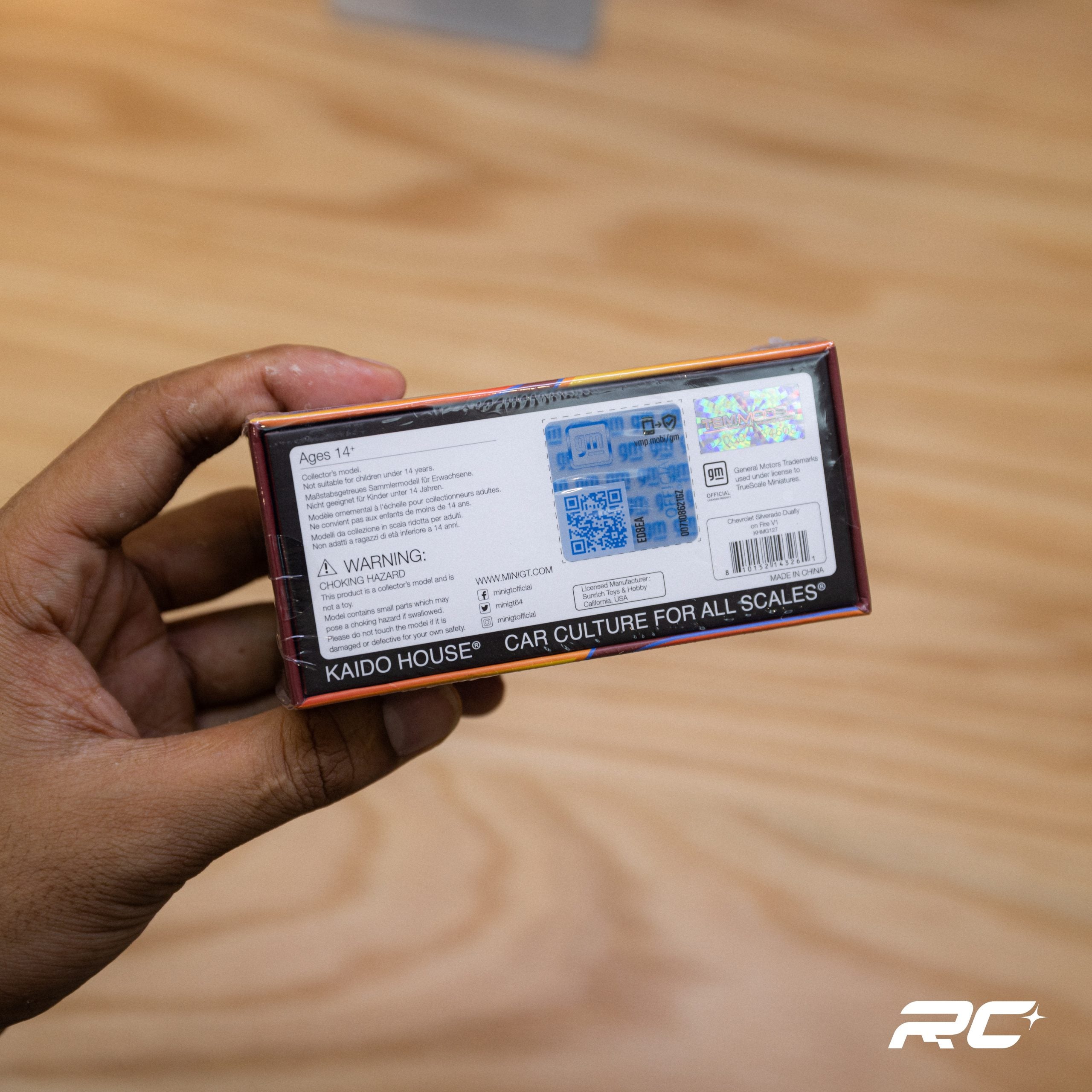 Kaido House + MINIGT Chevrolet Silverado Dually on Fire V1