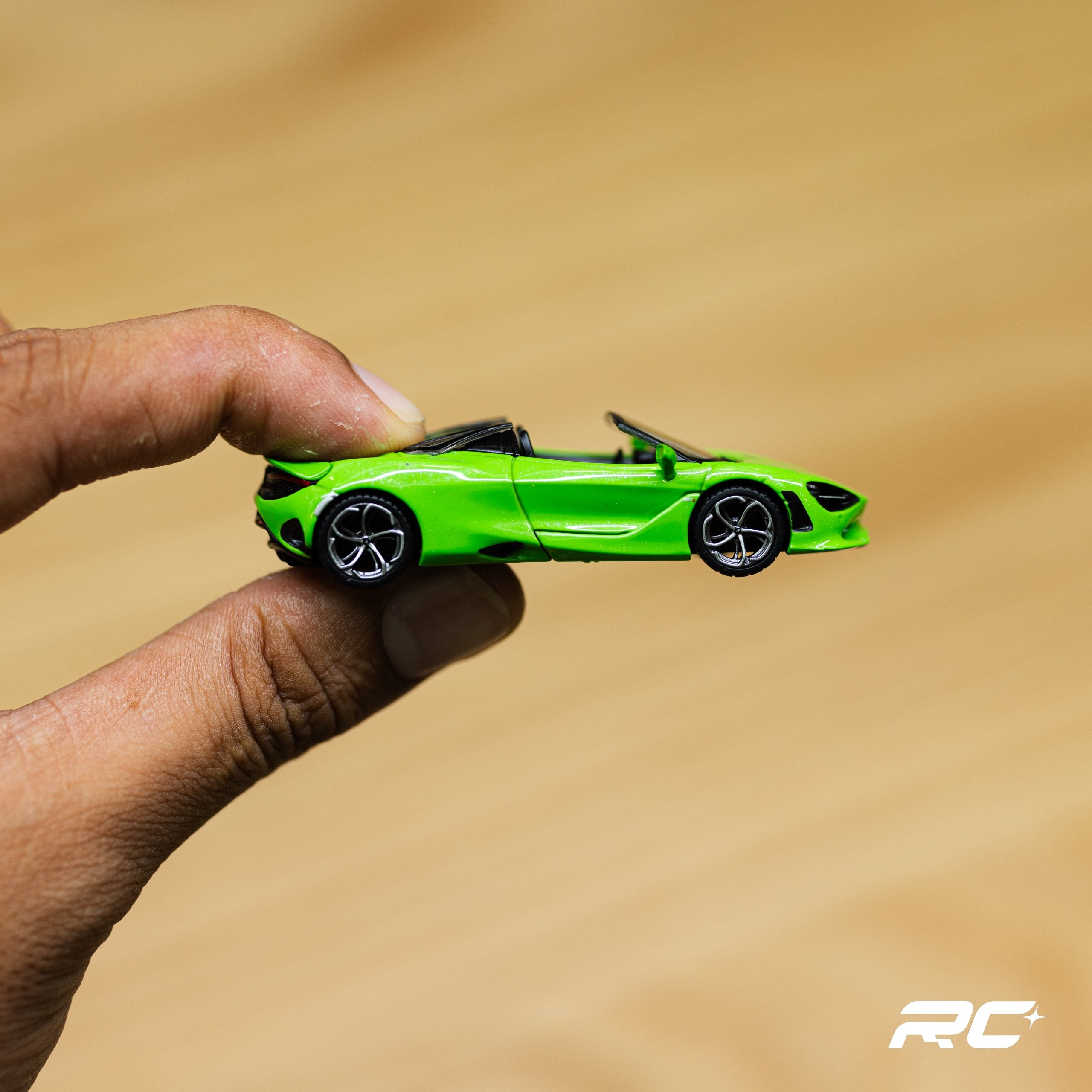 McLaren 750S Spider Mantis Green