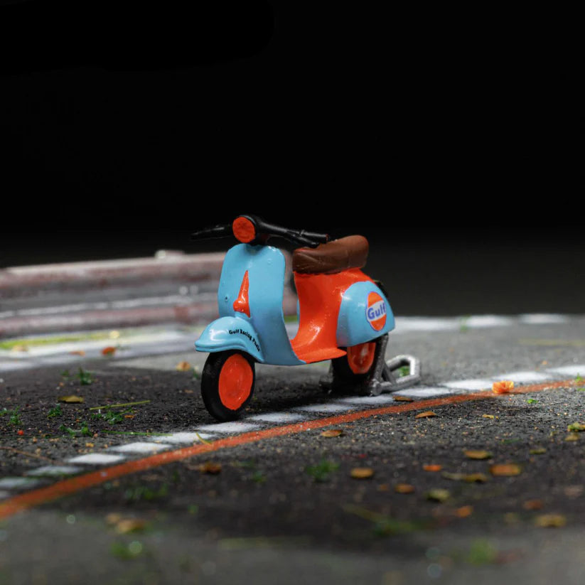 MOREART 1:64 GULF OIL SCOOTER ACTION FIGURE SET