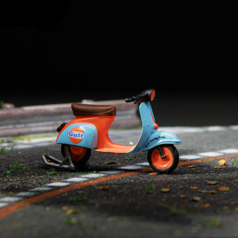 MOREART 1:64 GULF OIL SCOOTER ACTION FIGURE SET