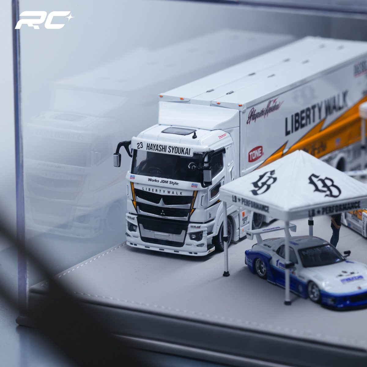 GCD 1:64 Mitsubishi FUSO Super Great Truck Liberty Walk – RC Cambodia