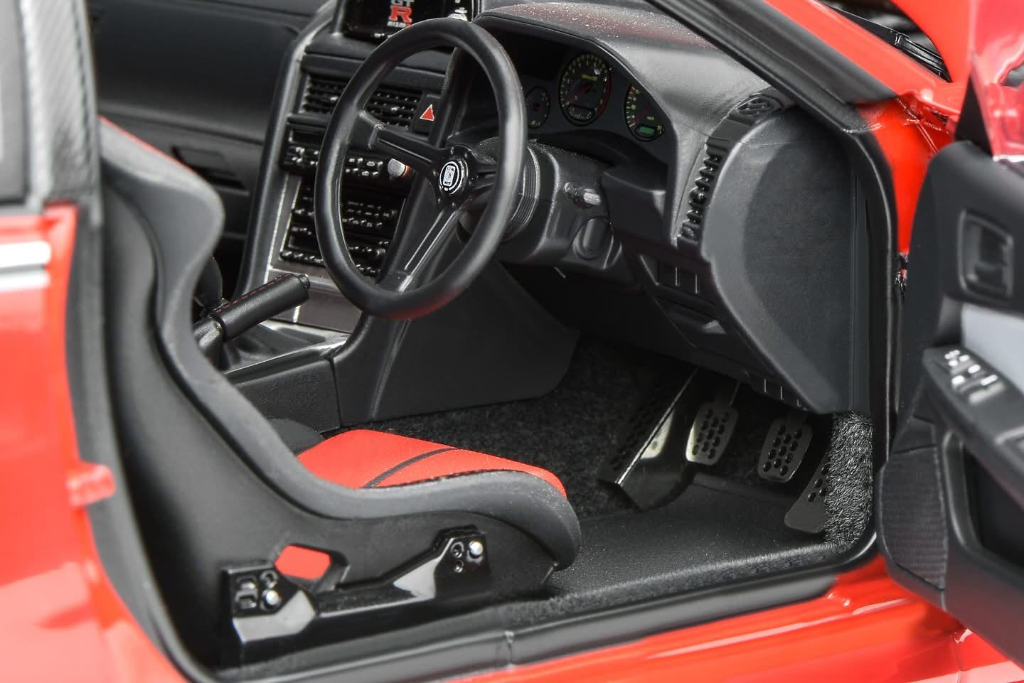 MOTORHELIX 1/18 diecast Nissan Skyline GT-R (R34) CUSTOMIZED VERSION