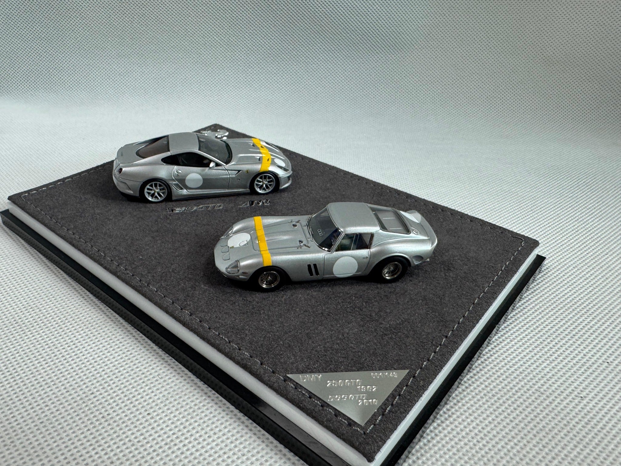 DMY 1/64 Ferrari 250 GTO & 599 GTO Double Set (Sliver / White) (Limited 149pcs)