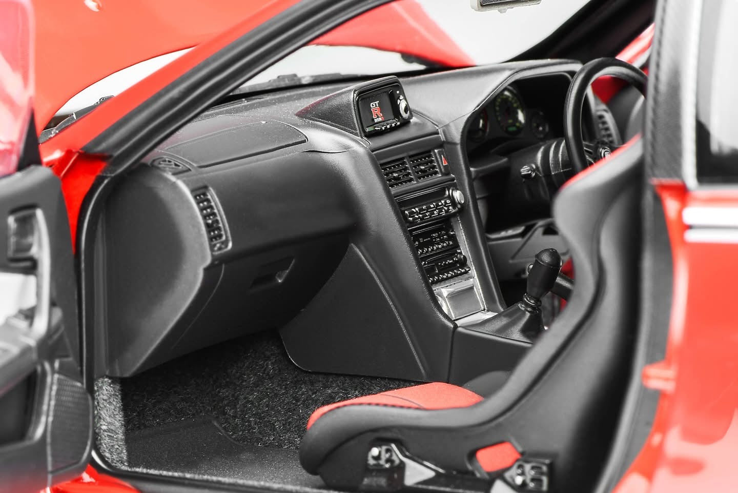 MOTORHELIX 1/18 diecast Nissan Skyline GT-R (R34) CUSTOMIZED VERSION