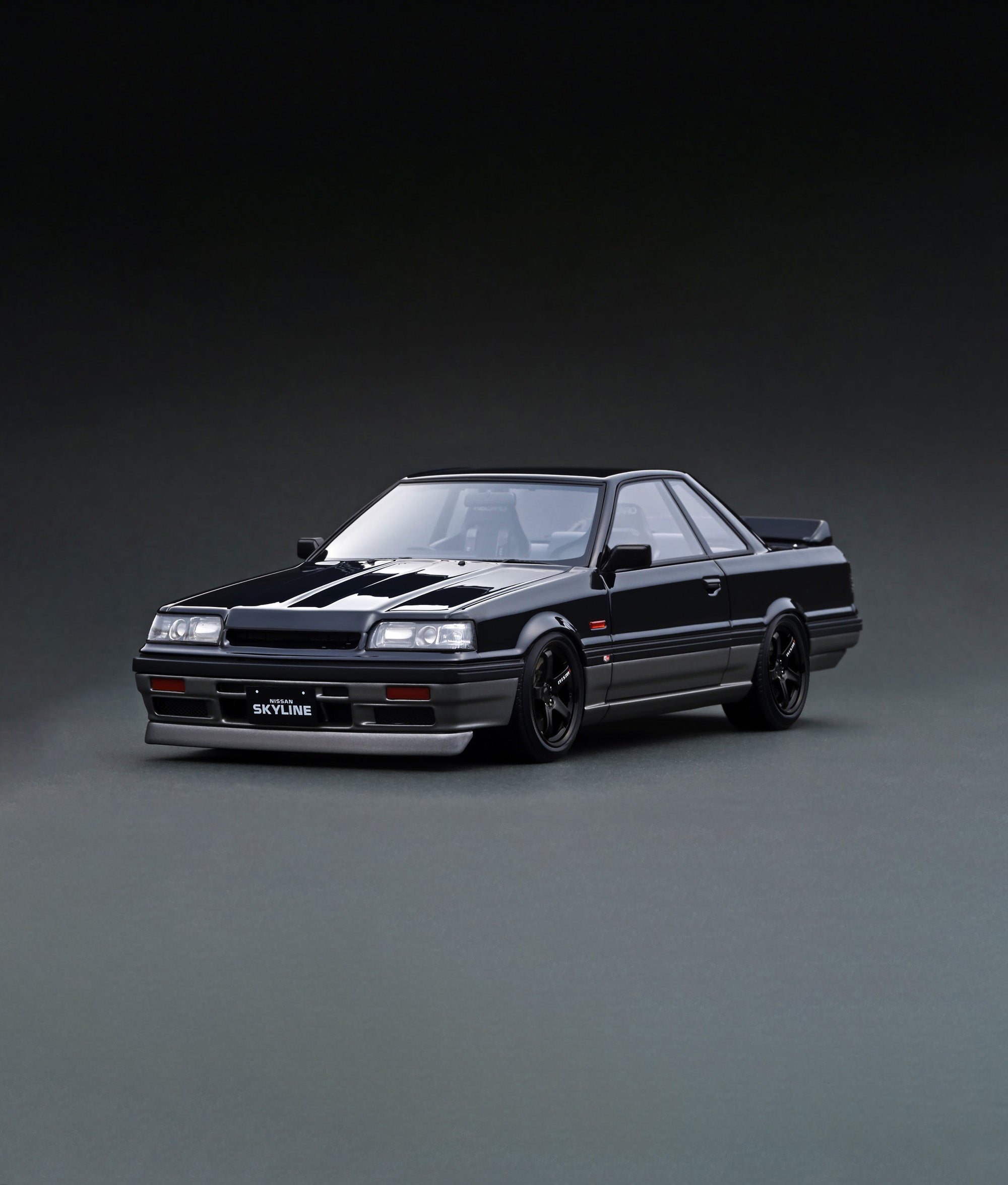 IGNITION MODEL Nissan Skyline GTS-R (R31) Black/Silver IG4010