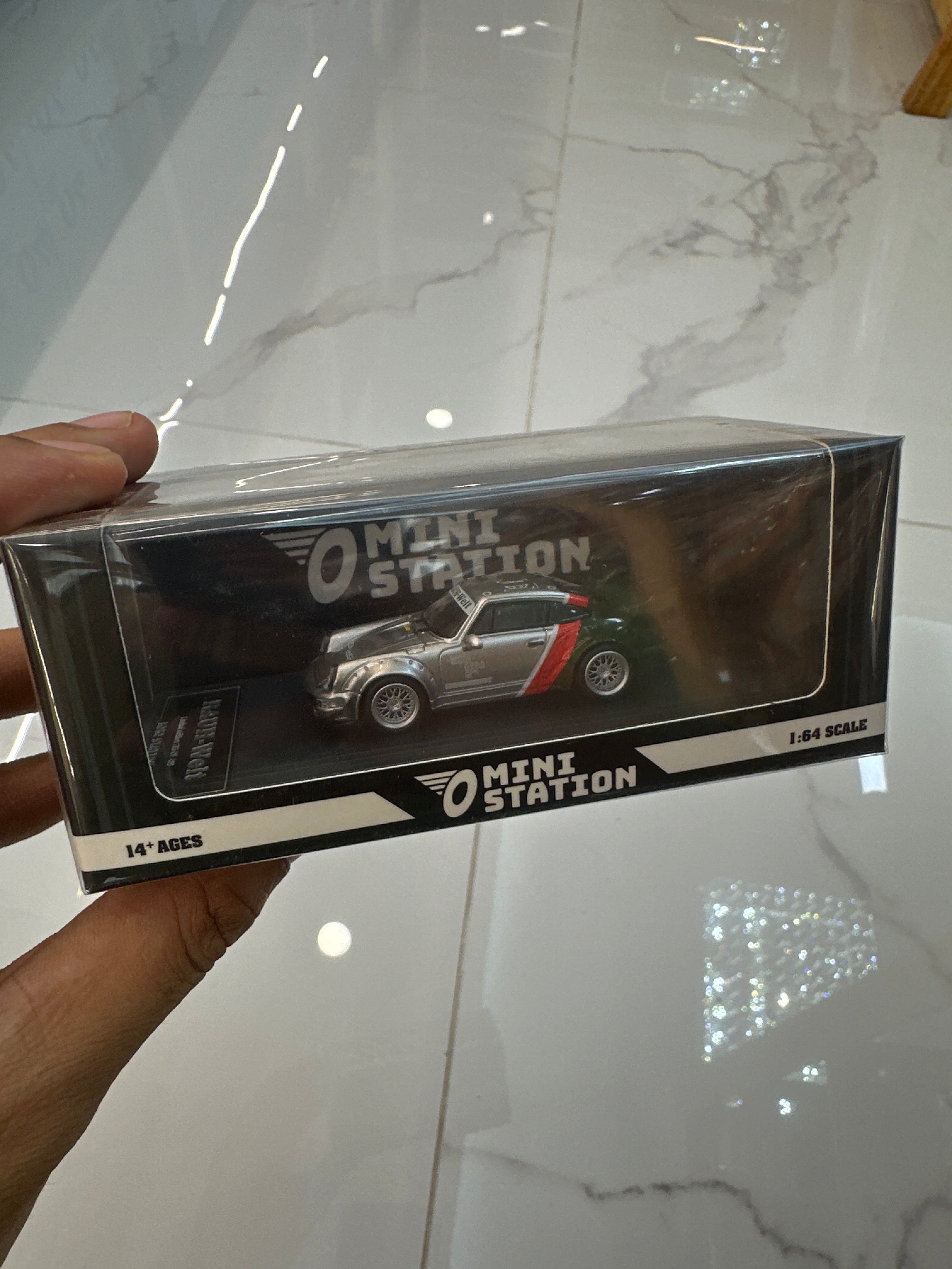 Mini Station 1/64 Porsche RWB 964
