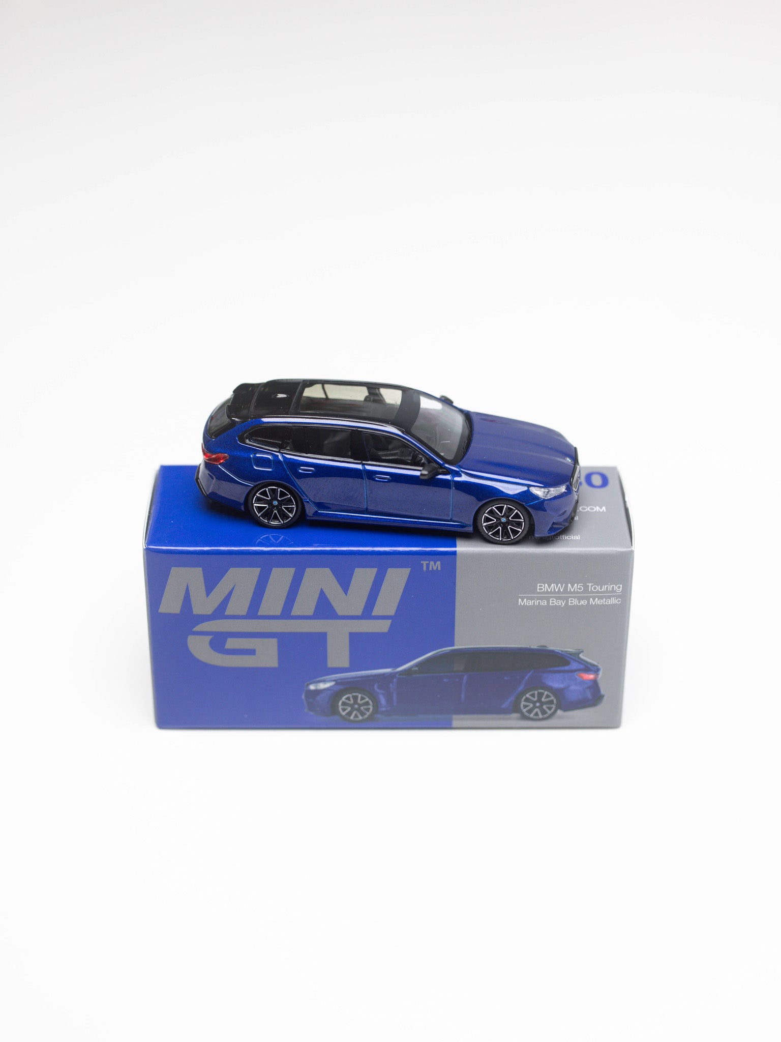 Minigt 1/64 BMW M5 Touring (G99) Marina Bay Blue Metallic - MGT01080-L