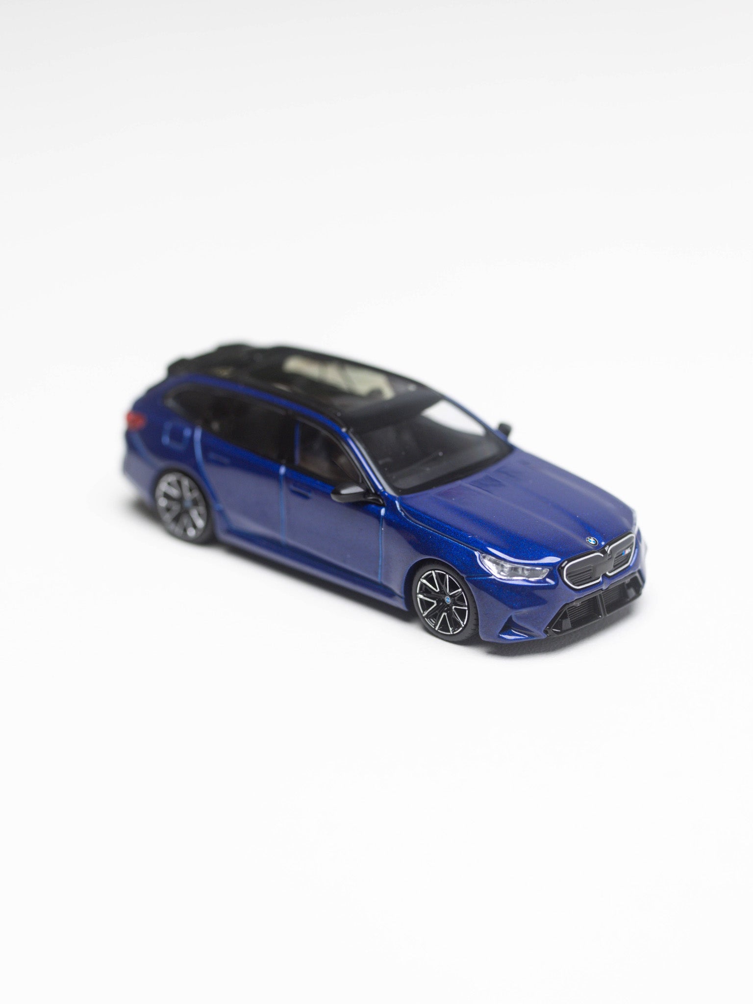 Minigt 1/64 BMW M5 Touring (G99) Marina Bay Blue Metallic - MGT01080-L