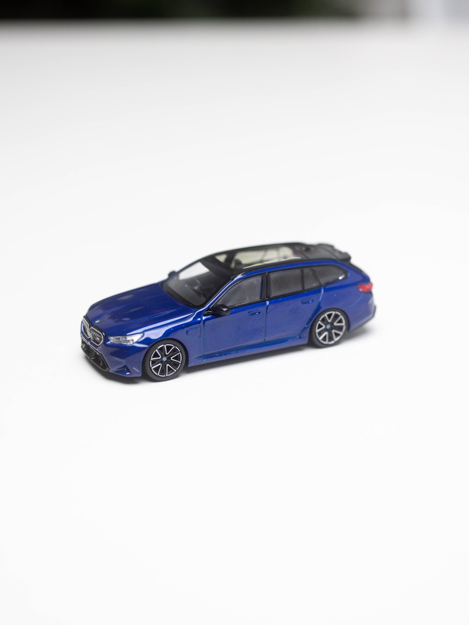 Minigt 1/64 BMW M5 Touring (G99) Marina Bay Blue Metallic - MGT01080-L
