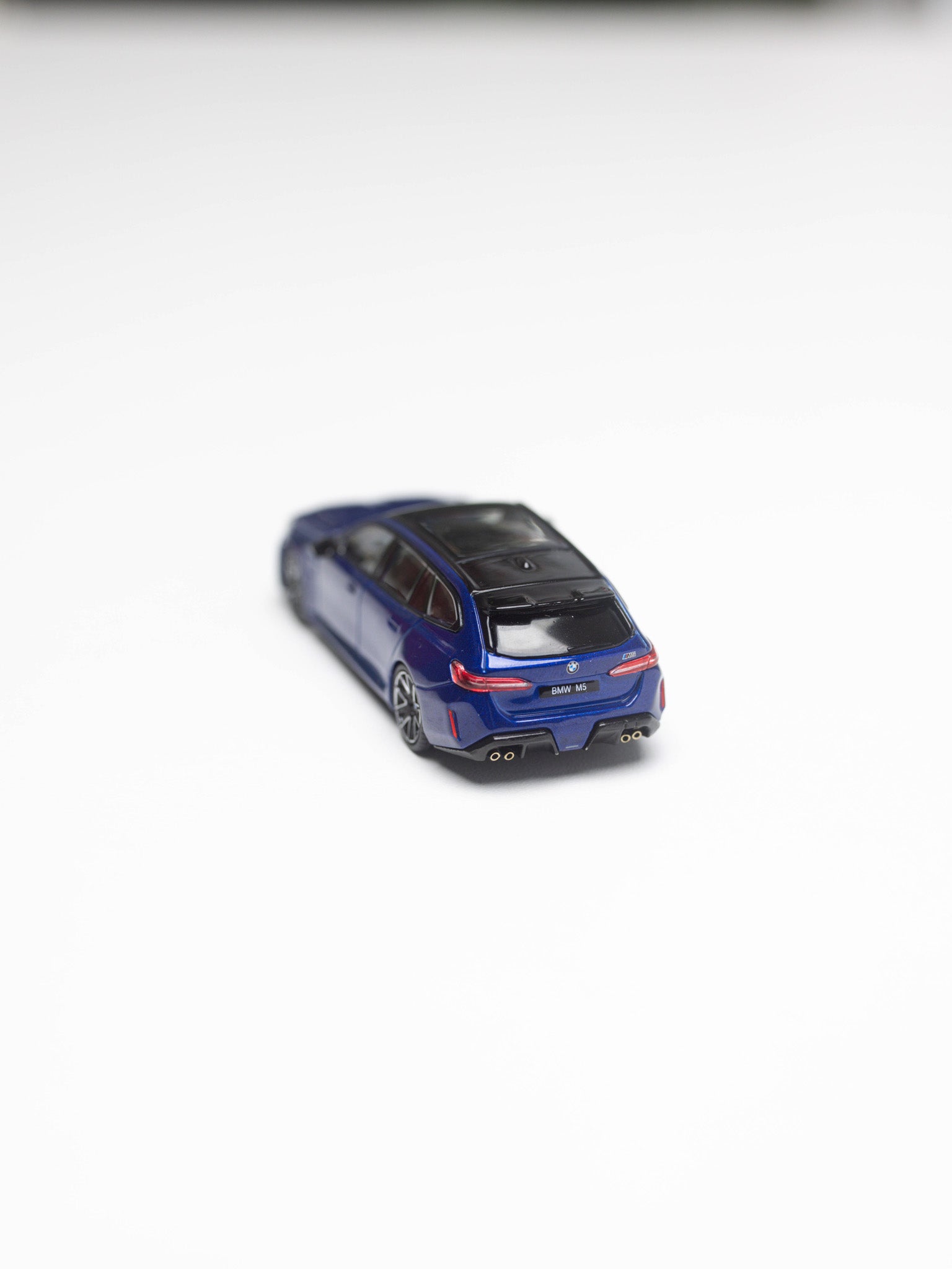 Minigt 1/64 BMW M5 Touring (G99) Marina Bay Blue Metallic - MGT01080-L