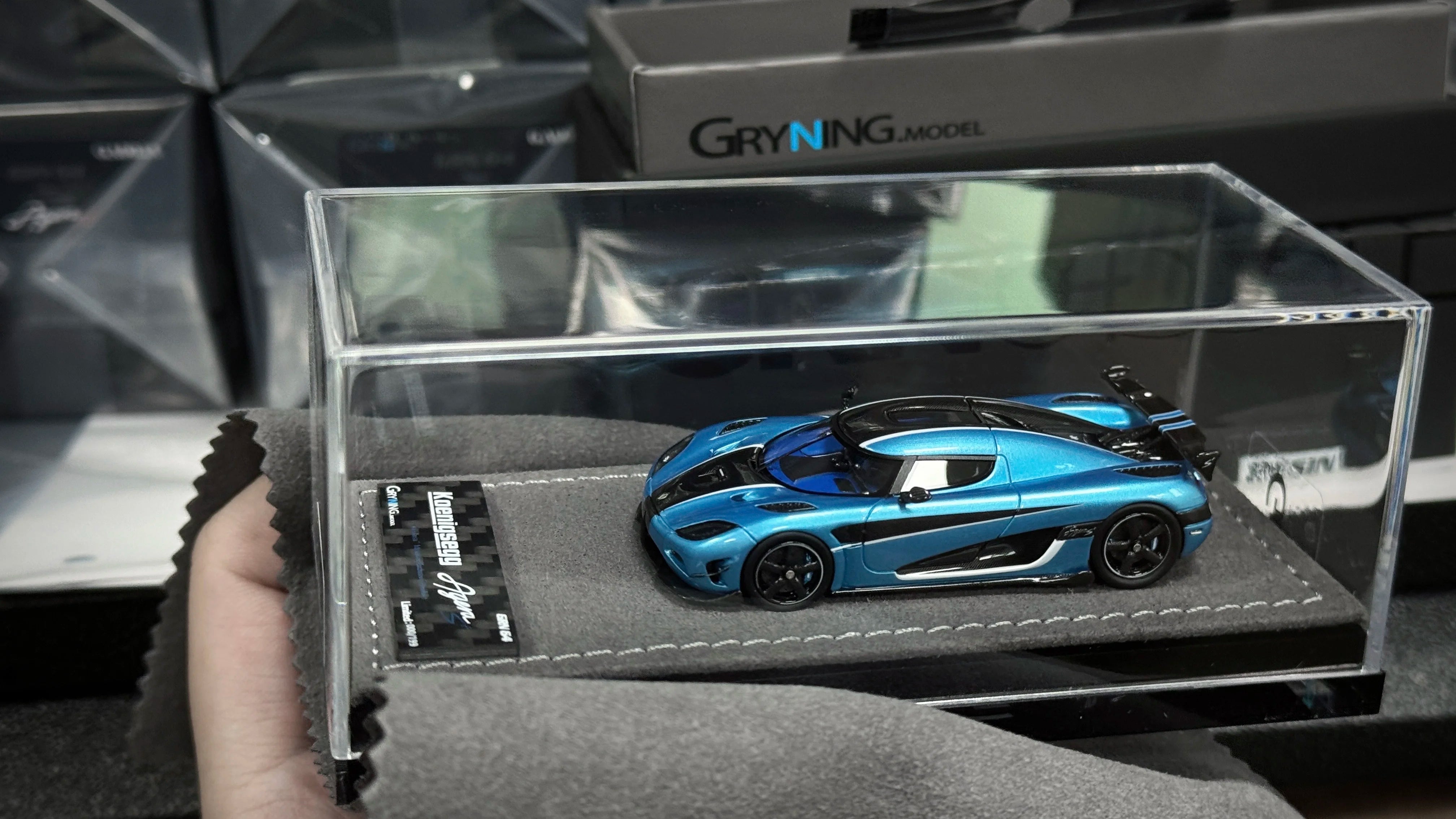 GRYNING.model 1/64 Koenigsegg Agera S+Medusa