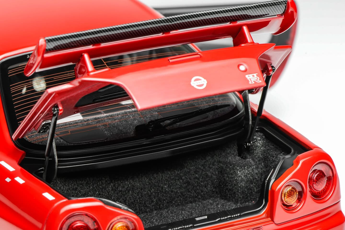 MOTORHELIX 1/18 diecast Nissan Skyline GT-R (R34) CUSTOMIZED VERSION