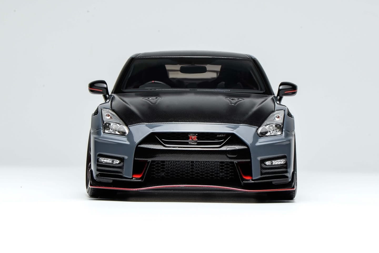 MOTORHELIX 1:18 Nissan GT-R NISMO (R35) Special Edition 2022 NISMO Stealth Gray