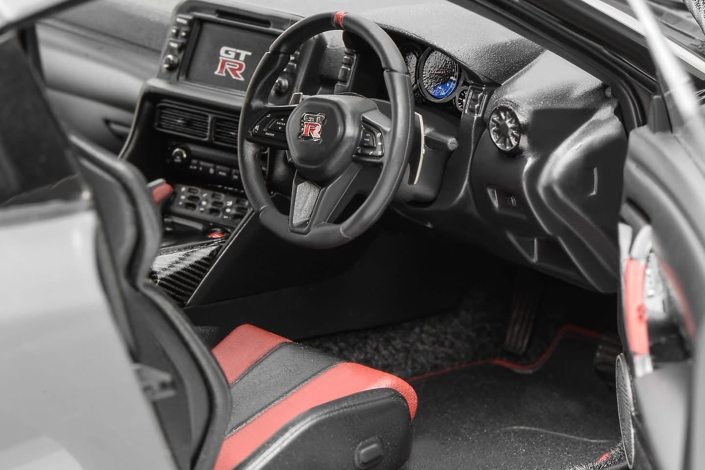 MOTORHELIX 1:18 Nissan GT-R NISMO (R35) Special Edition 2022 NISMO Stealth Gray