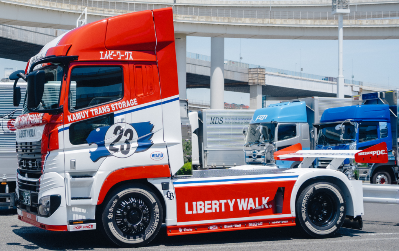LBWK x UD Dual Authorization" LB-Trucks Quon Head Real-Car Livery, Red / White