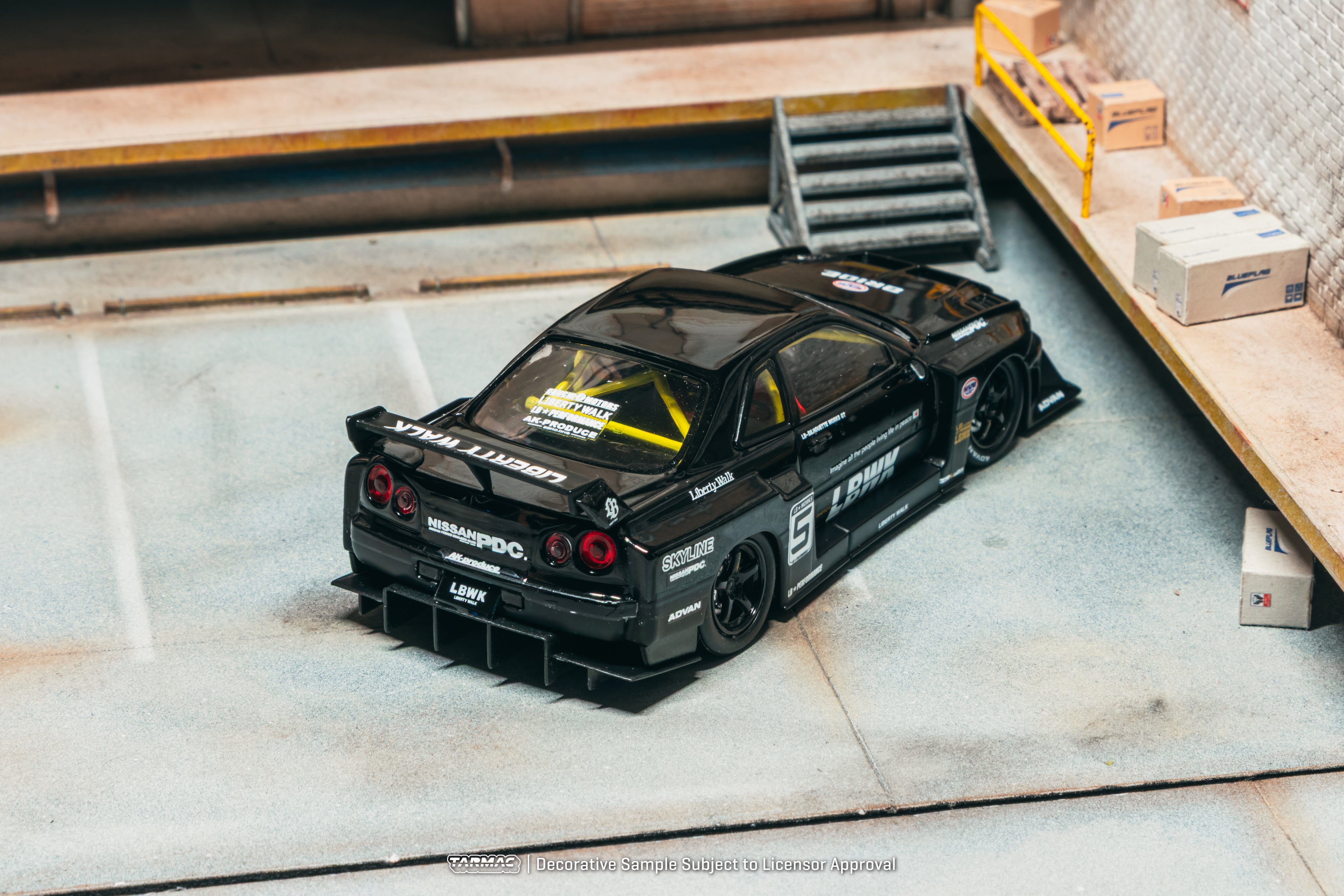 Tarmac Works 1:43 LB-ER34 Super Silhouette SKYLINE Black (T43-021-BK)