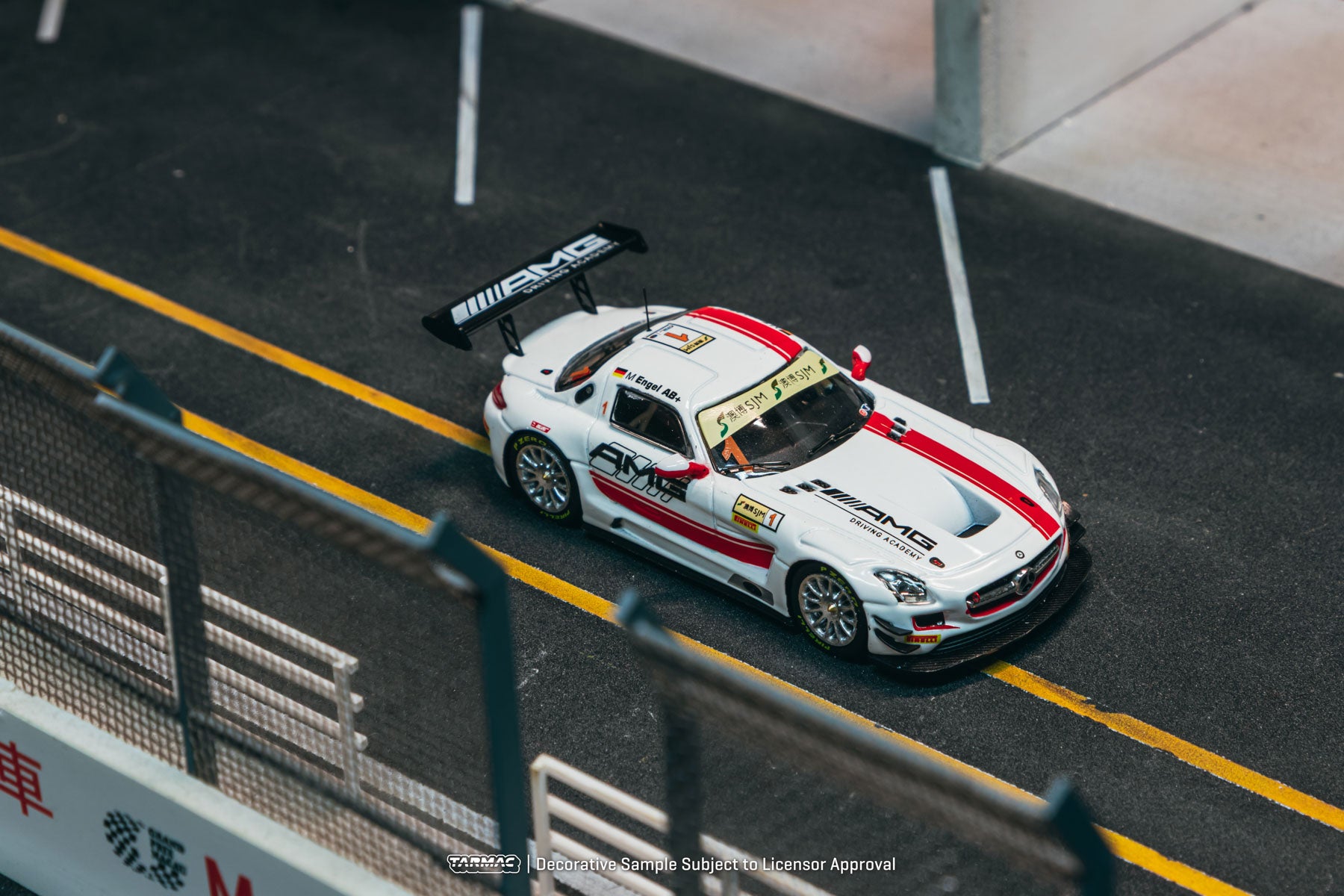 Tarmac Work 1/64 Mercedes-Benz SLS AMG GT3 Macau GT Cup - FIA GT World Cup 2015 Winner Maro Engel