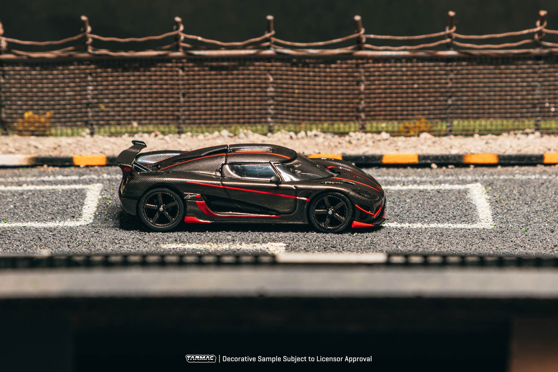 Tarmac Works - Koenigsegg Agera RS  Black Carbon Fiber / Red Accents