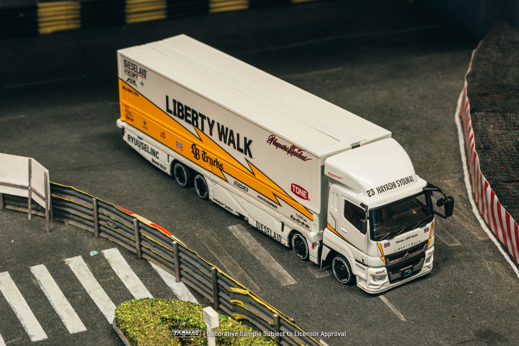 Tarmac Work 1/64 Mitsubishi Fuso Super Great LB-TRUCKS
