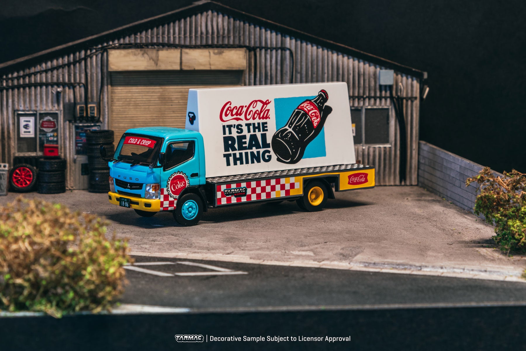 Tarmac Work 1/64 Mitsubishi Fuso Canter - Advertisement Truck COCA- COLA