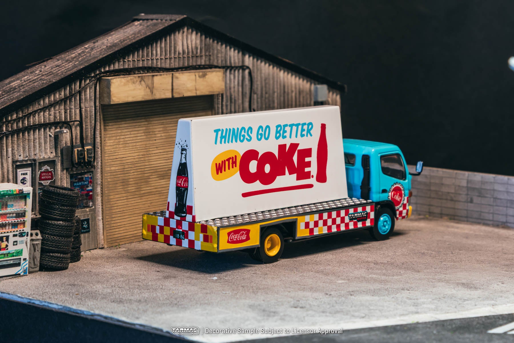 Tarmac Work 1/64 Mitsubishi Fuso Canter - Advertisement Truck COCA- COLA