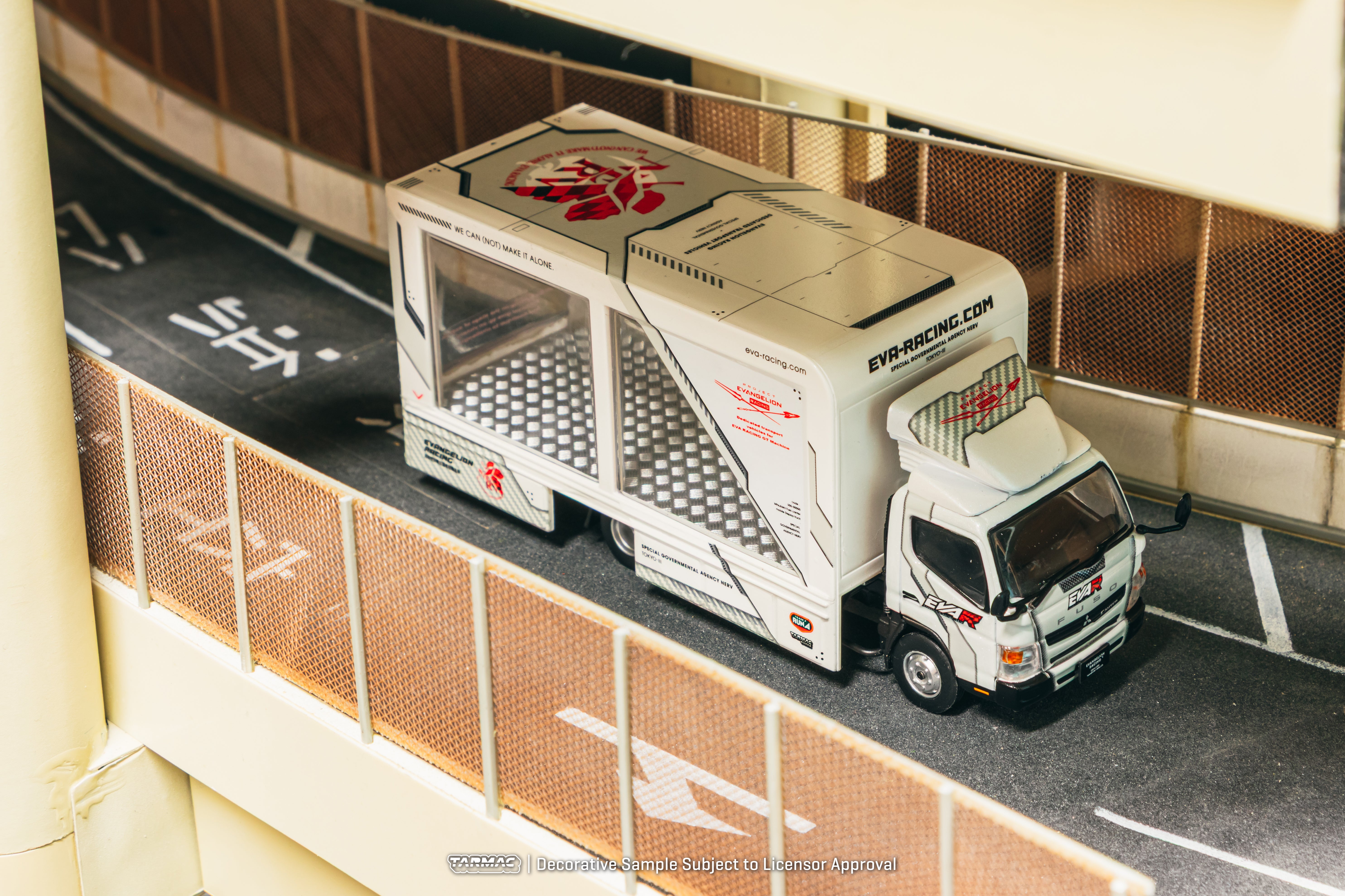 Tarmac Works 1:64 Mitsubishi Fuso Canter EVA Racing (T64T-TL002