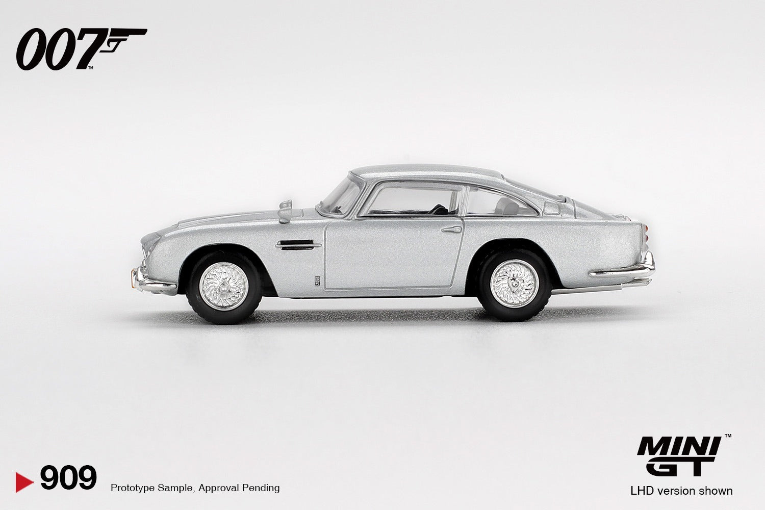MINIGT 1/64 Aston Martin DB5  “Casino Royale” / English Blister Packaging (NO CHASE CAR)