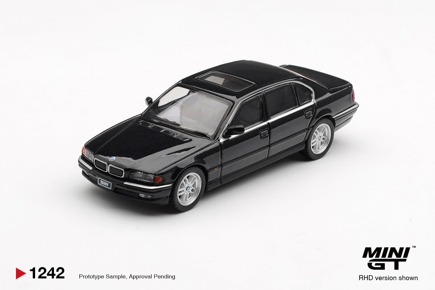 MINIGT 1/64 BMW 750IL Black Sapphire