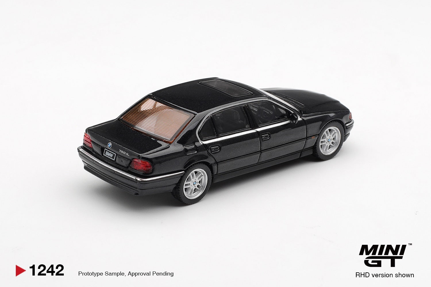 MINIGT 1/64 BMW 750IL Black Sapphire
