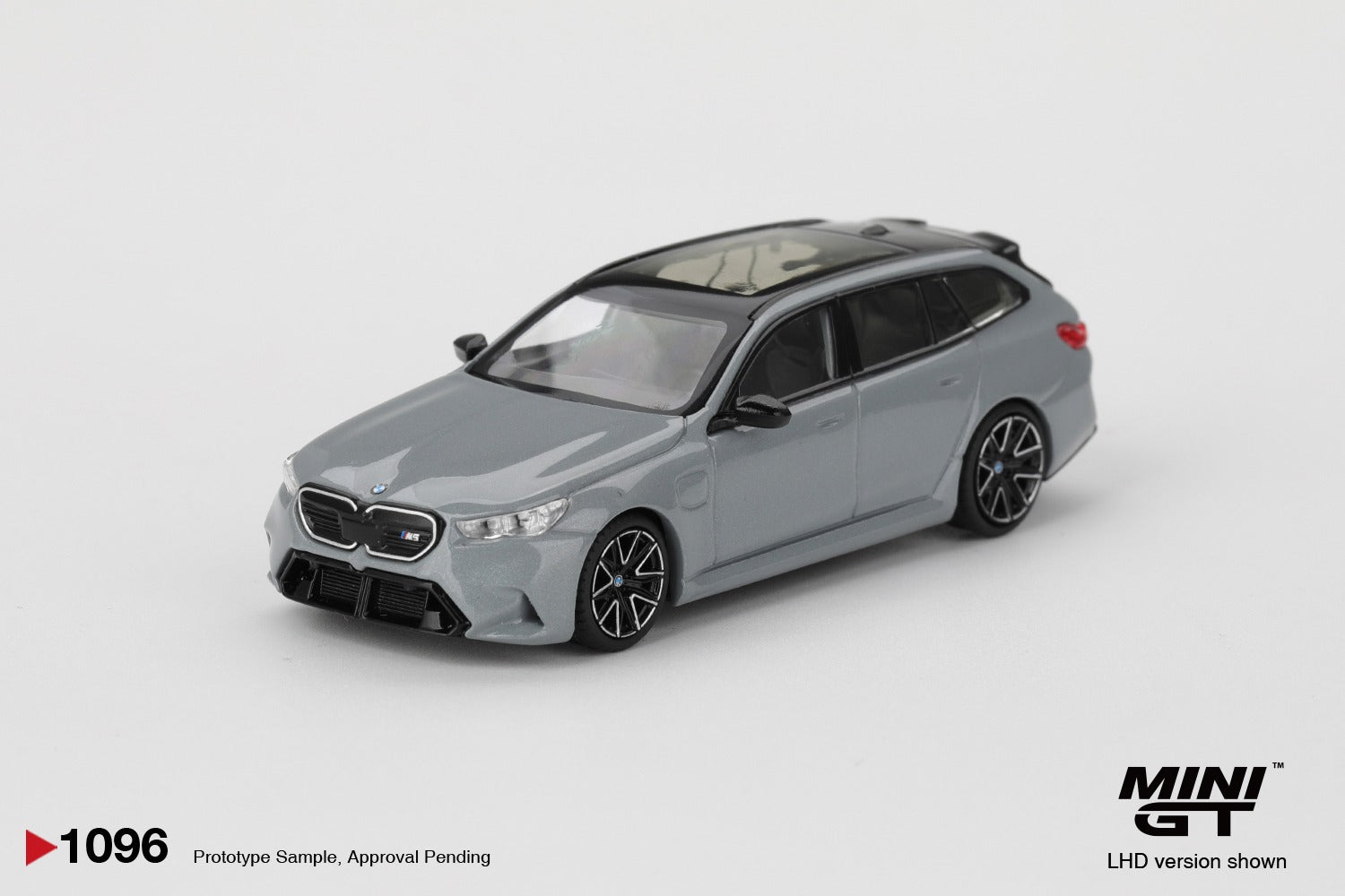 MINIGT - 1/64 BMW M5 Touring (G99) Brooklyn Grey Metallic
