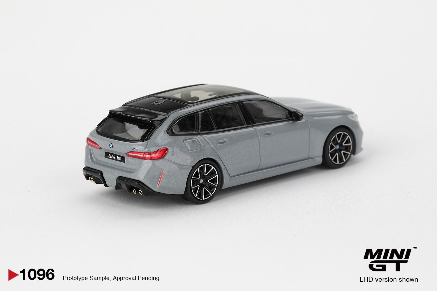 MINIGT - 1/64 BMW M5 Touring (G99) Brooklyn Grey Metallic