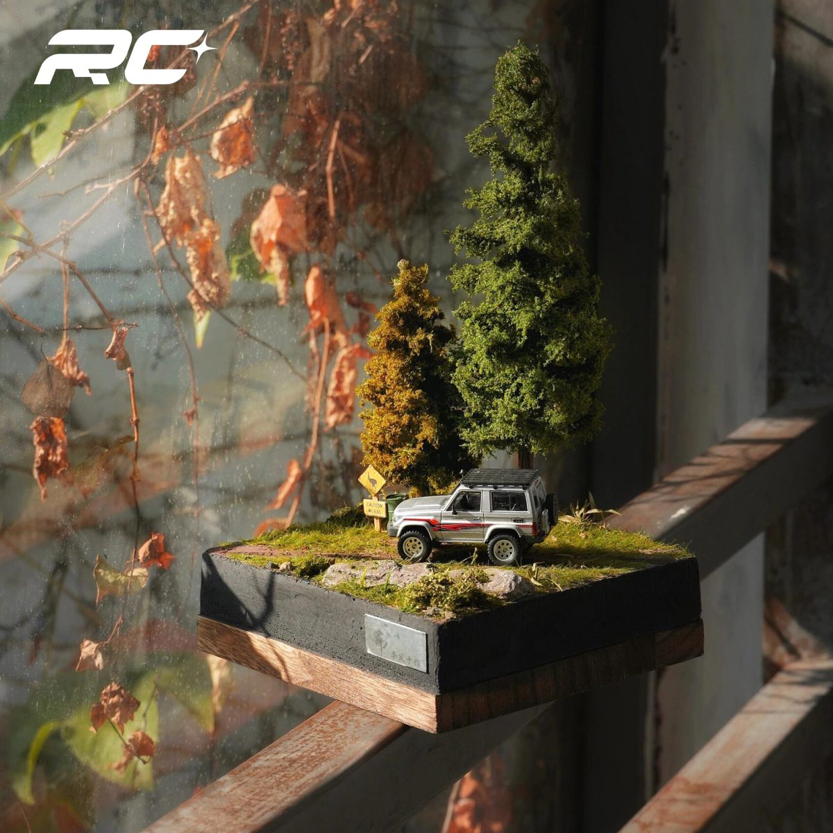 1/64 Tree Road Scene 15x15cm