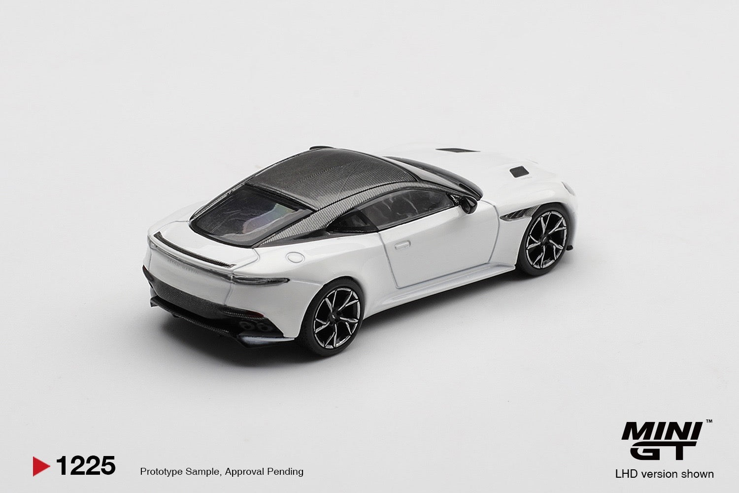 MINIGT 1/64 Aston Martin DBS Stratus White
