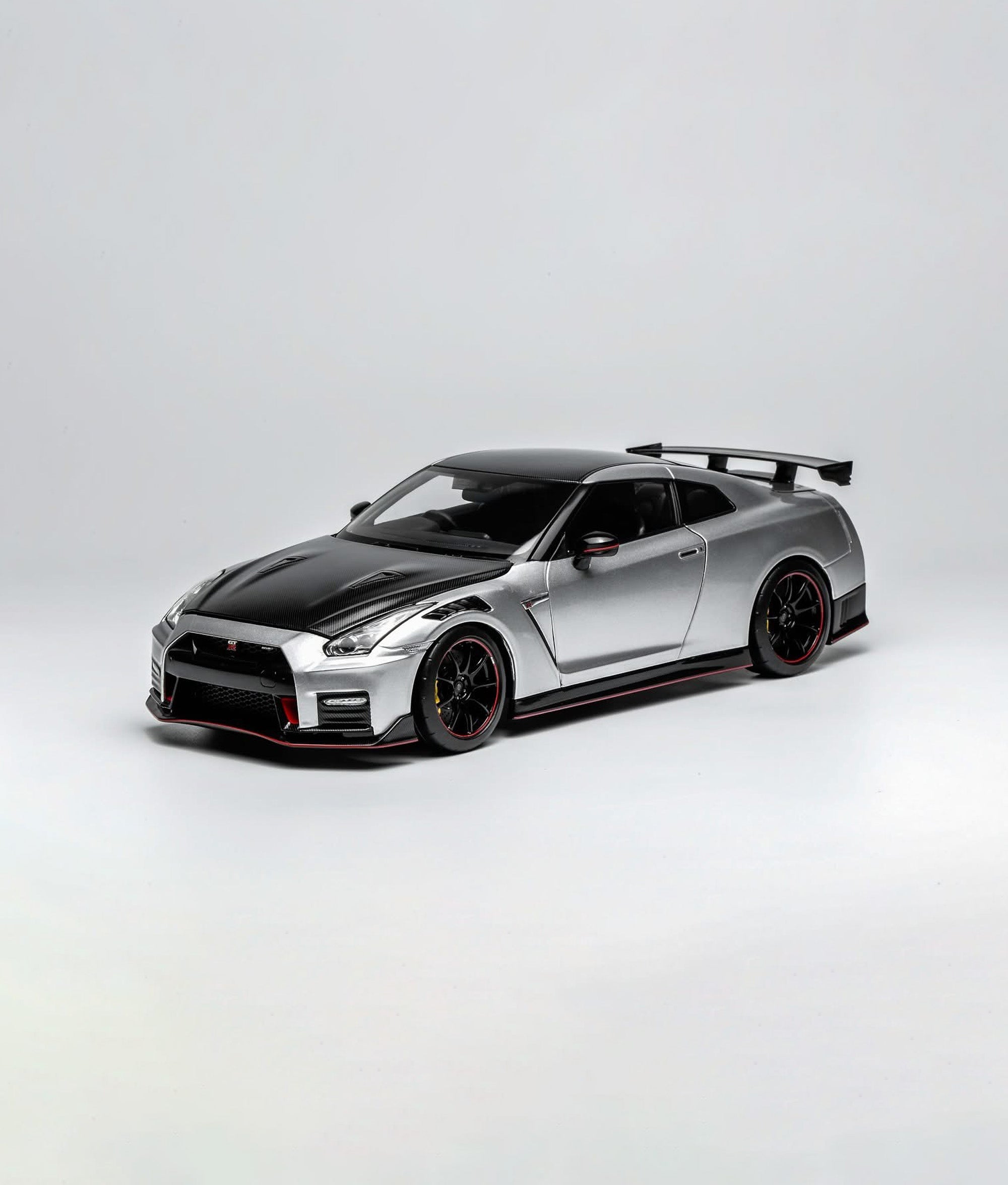 MOTORHELIX 1:18 Nissan GT-R NISMO (R35) Special Edition 2022 NISMO Ultimate Metal Silver